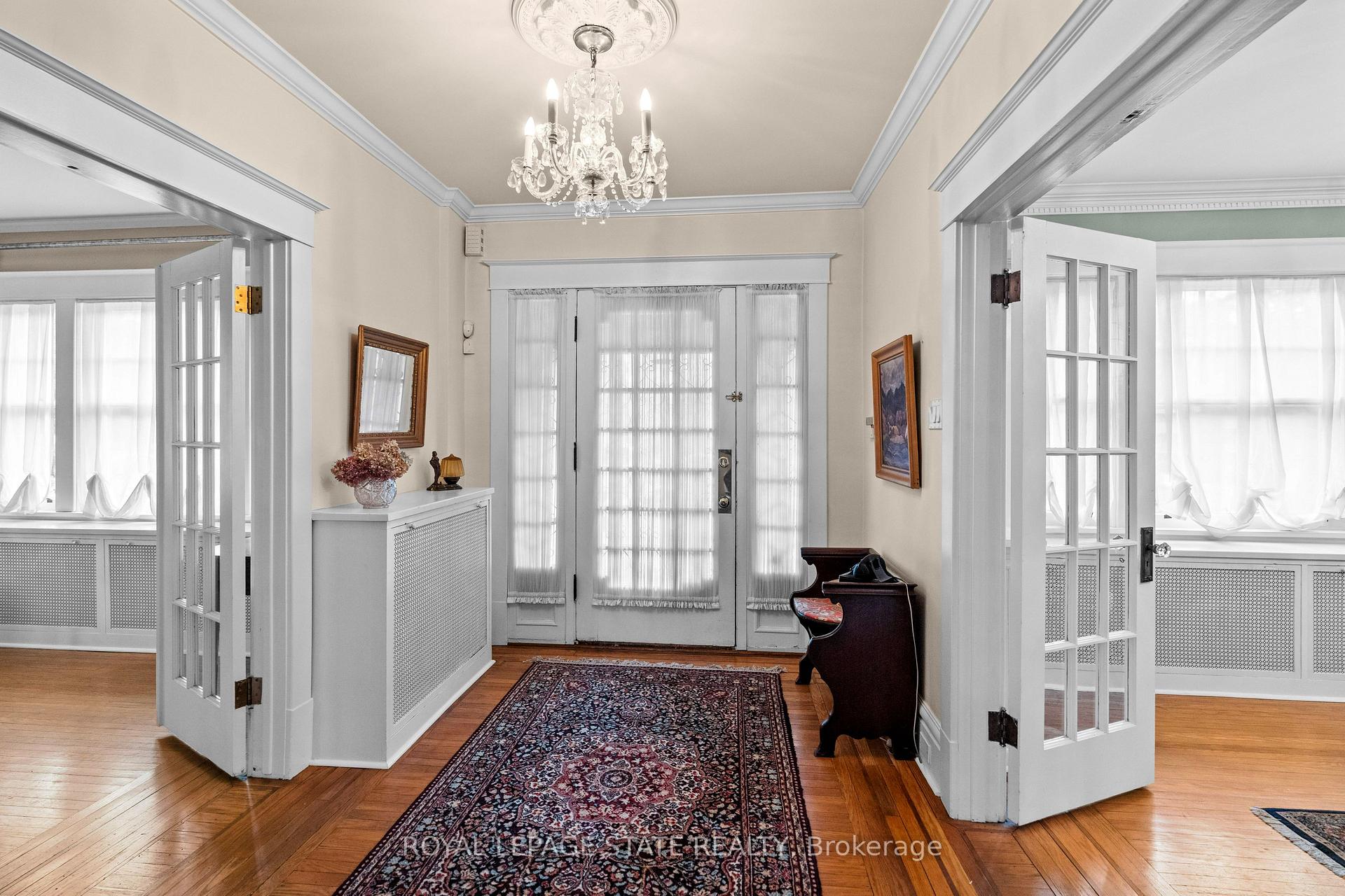 Photo 4 of 247 MacNab Street S, Hamilton, Durand — HOMEH