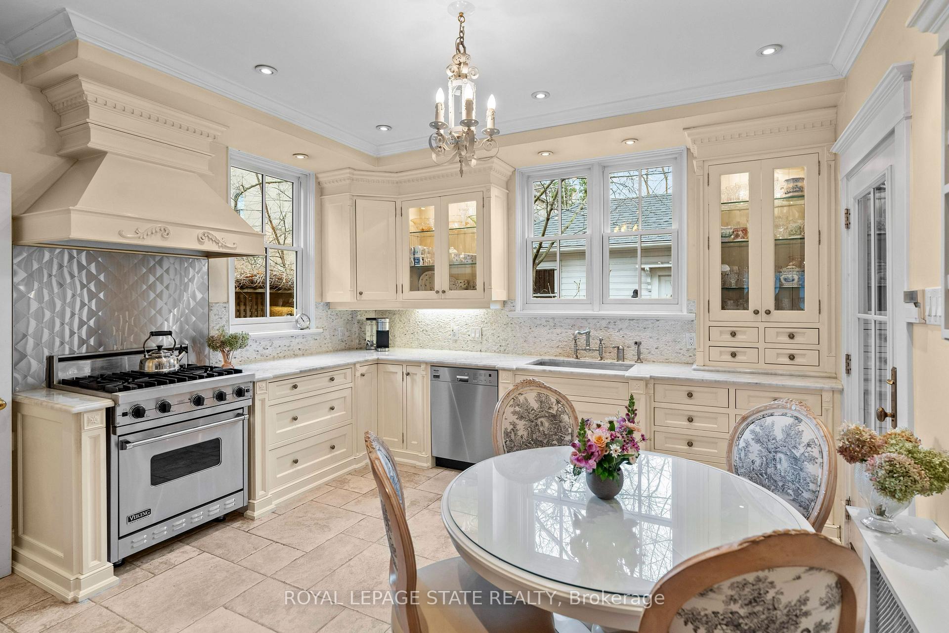 Photo 14 of 247 MacNab Street S, Hamilton, Durand — HOMEH