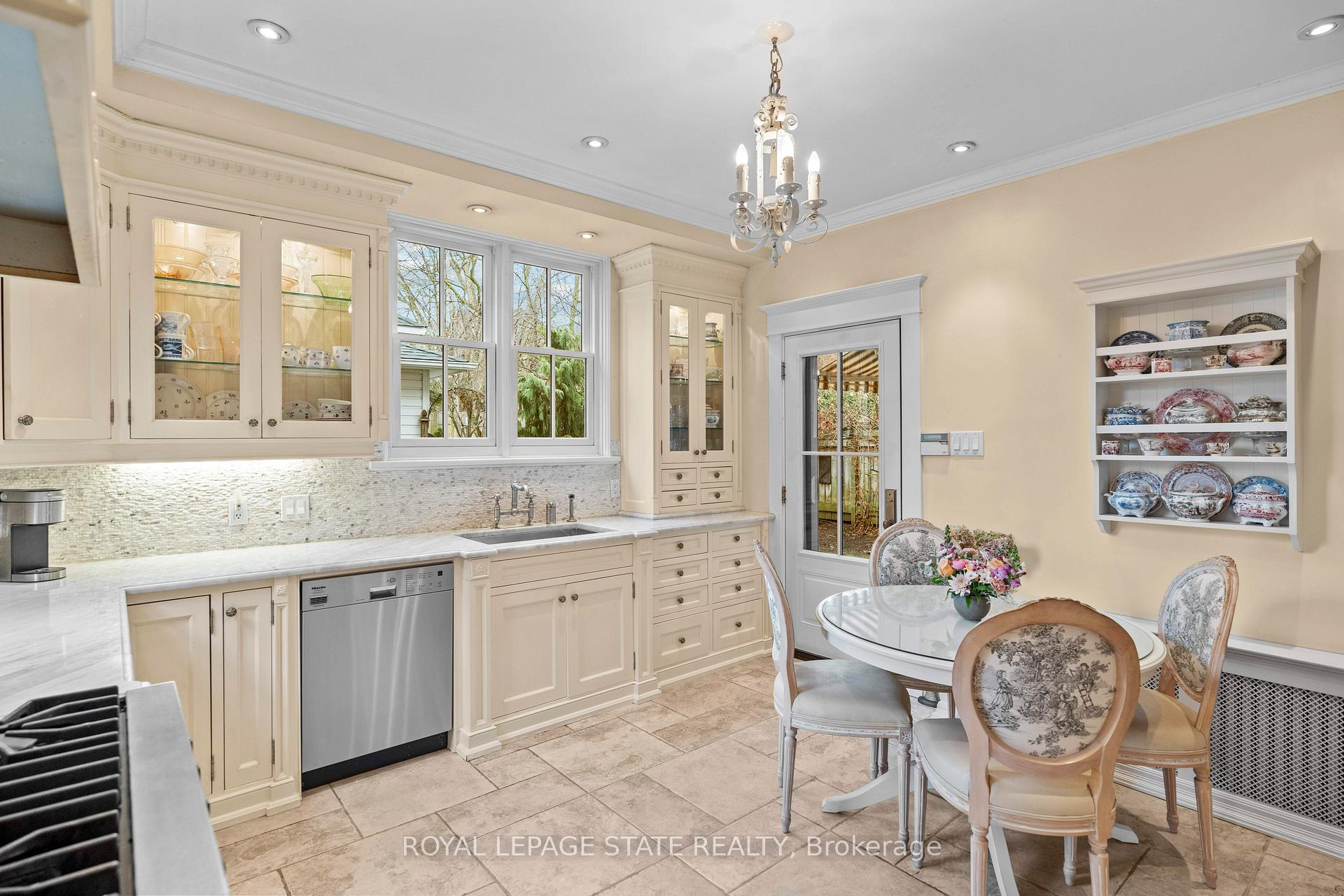 Photo 15 of 247 MacNab Street S, Hamilton, Durand — HOMEH