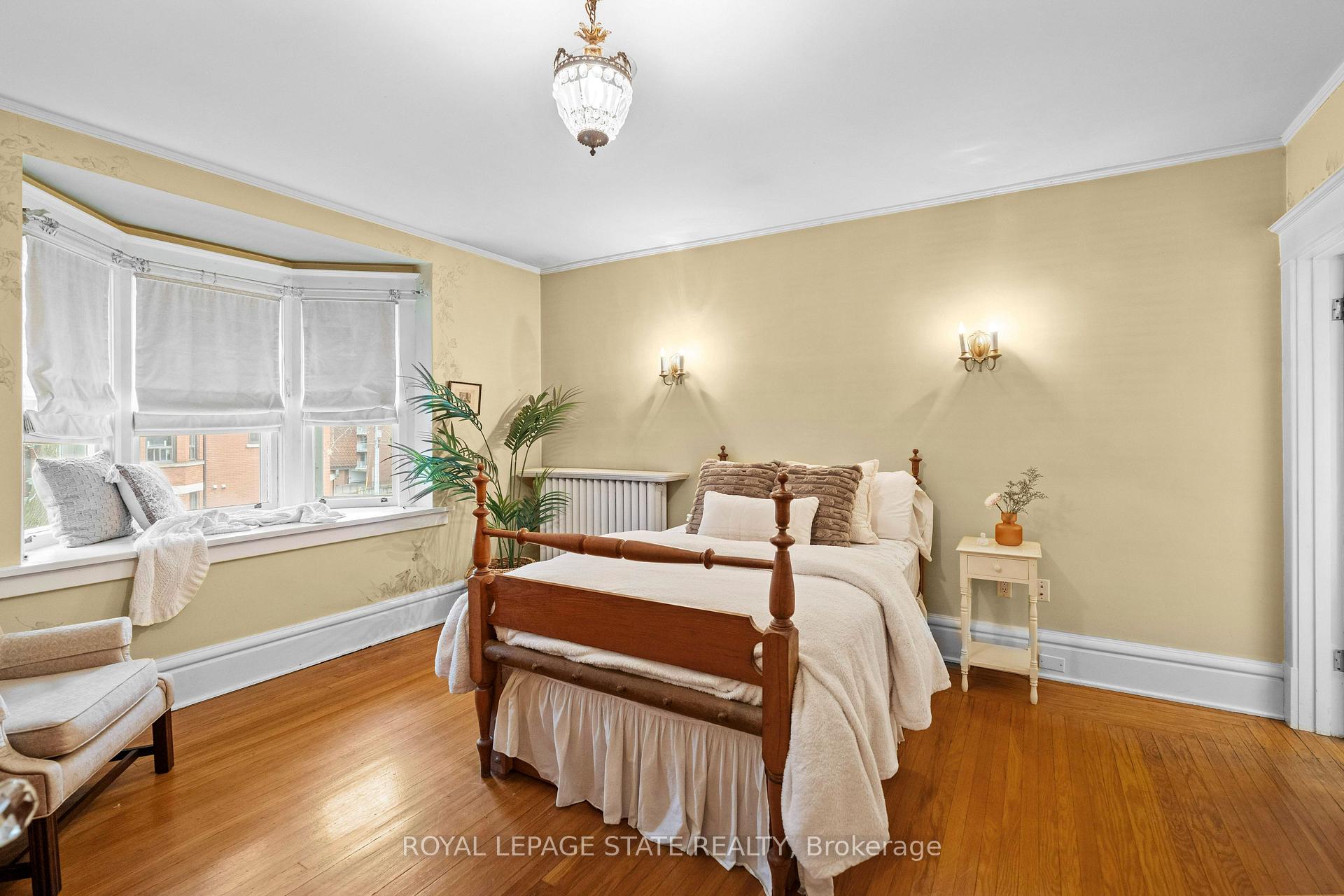 Photo 23 of 247 MacNab Street S, Hamilton, Durand — HOMEH