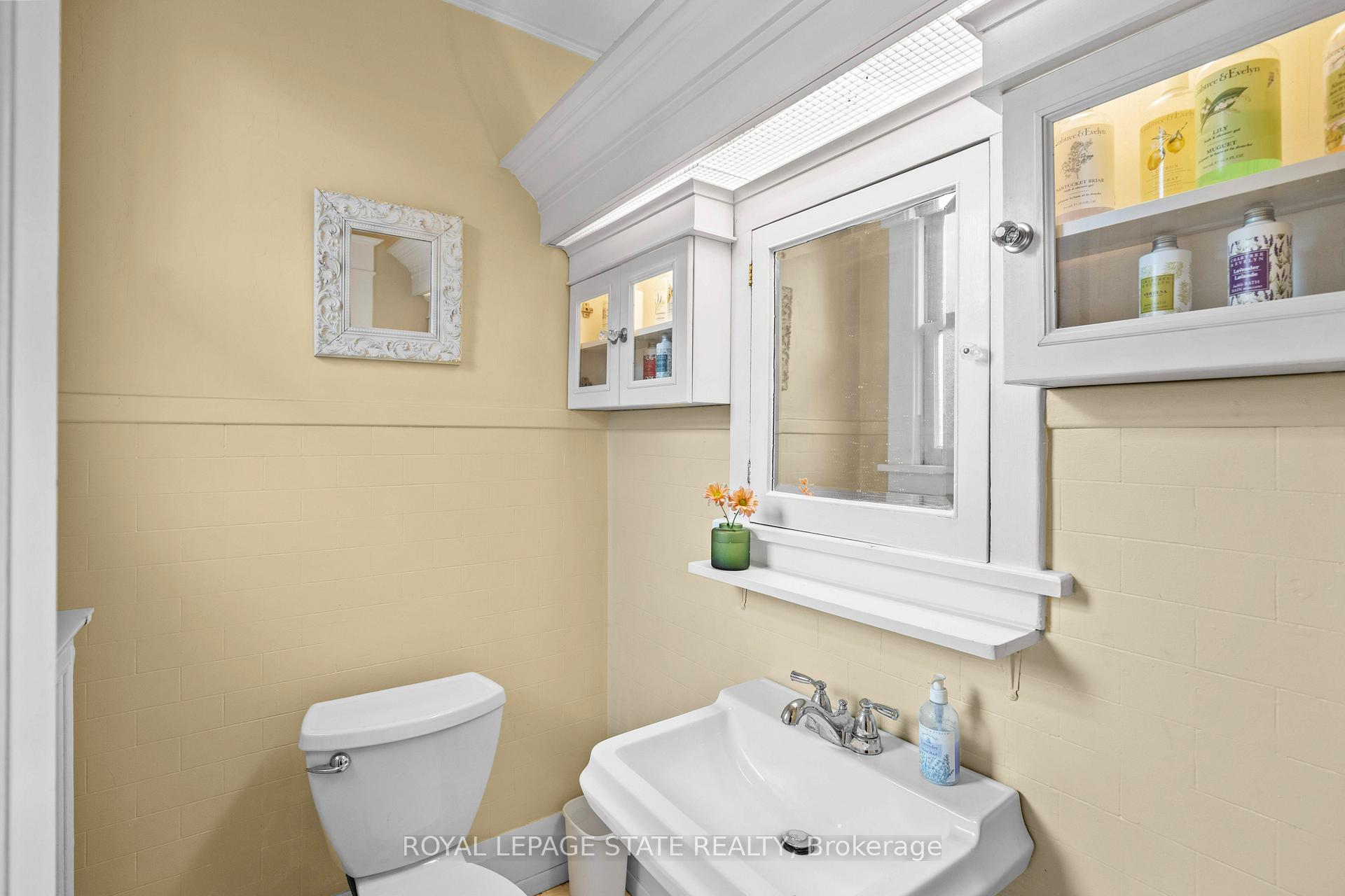 Photo 24 of 247 MacNab Street S, Hamilton, Durand — HOMEH