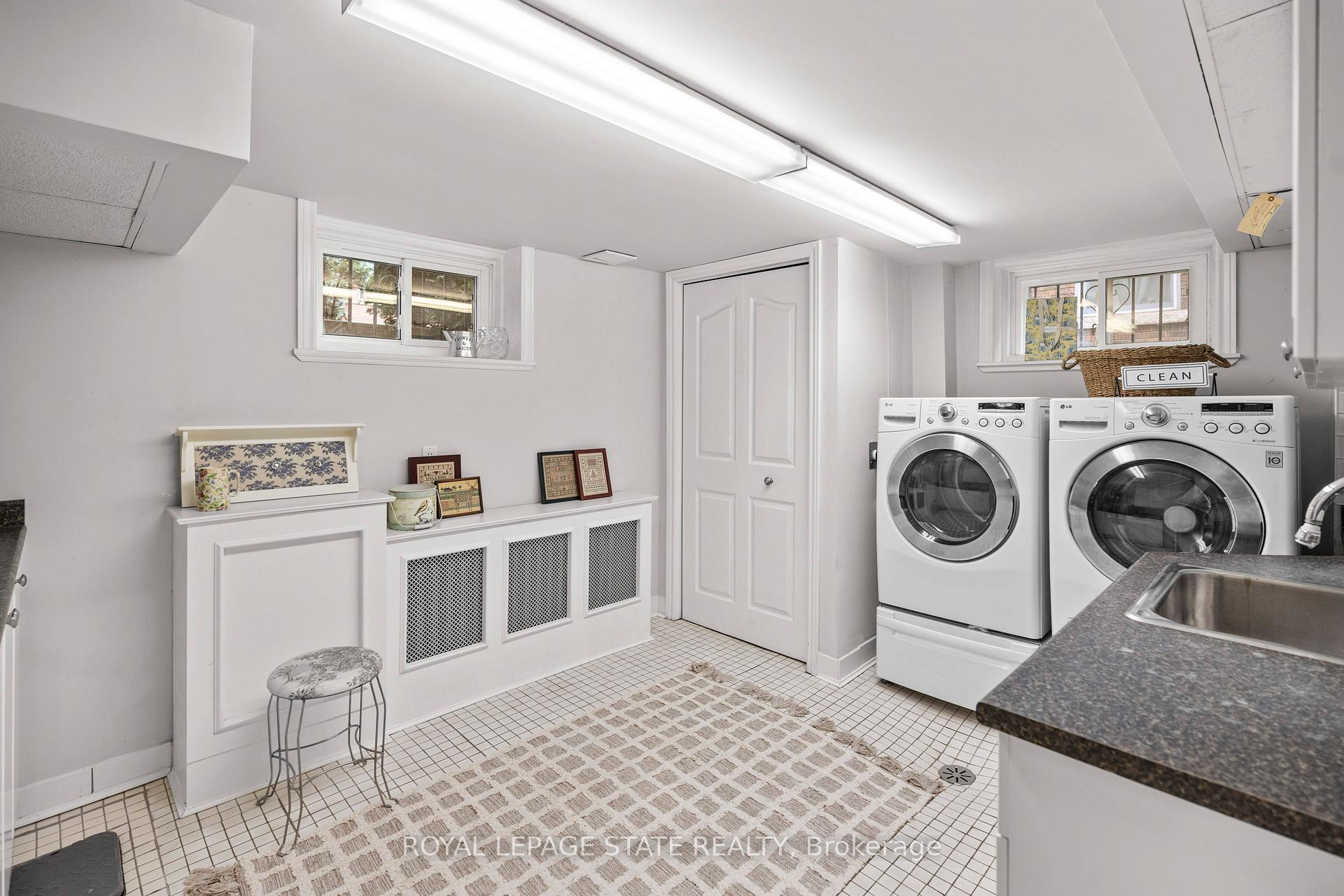 Photo 36 of 247 MacNab Street S, Hamilton, Durand — HOMEH