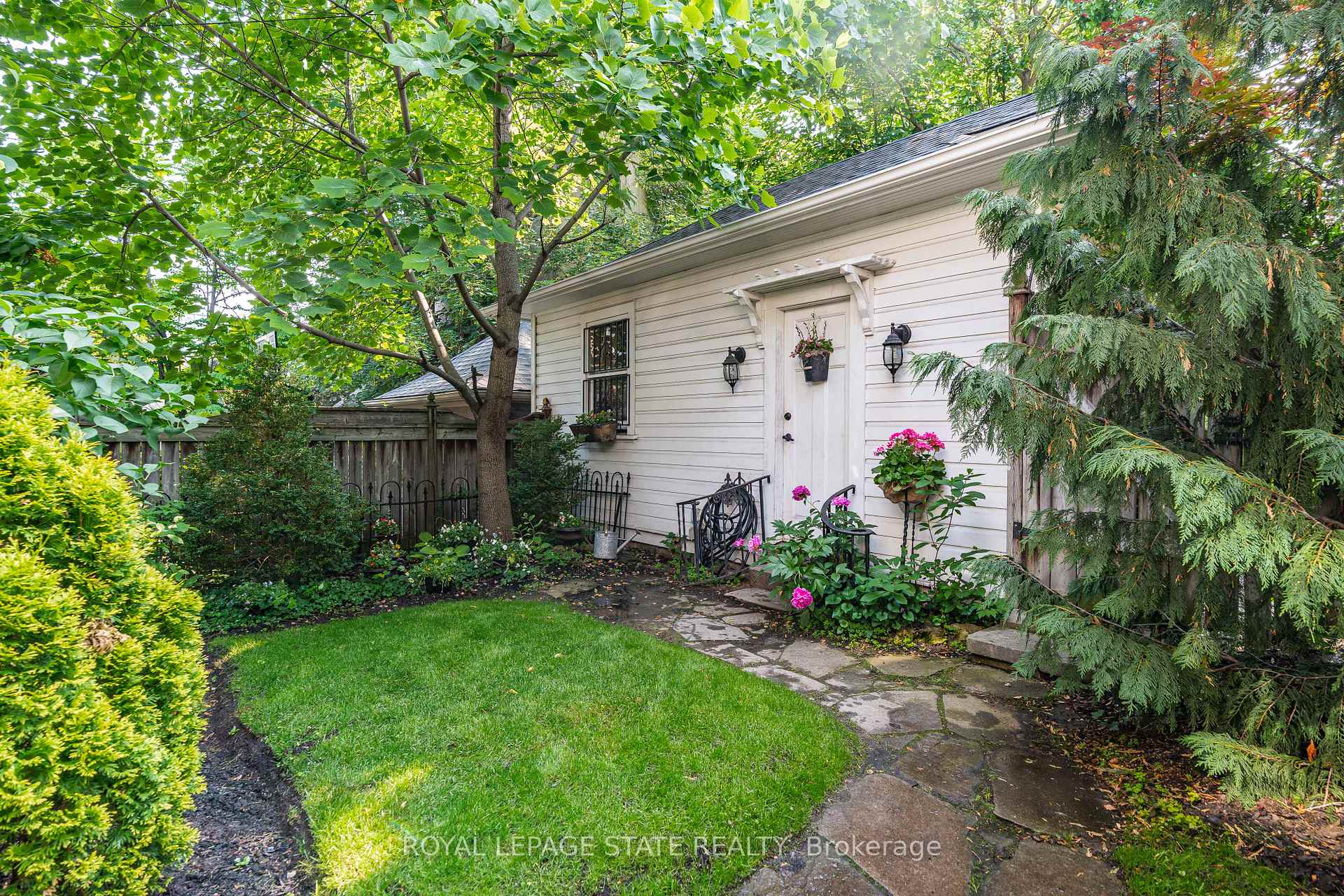 Photo 44 of 247 MacNab Street S, Hamilton, Durand — HOMEH