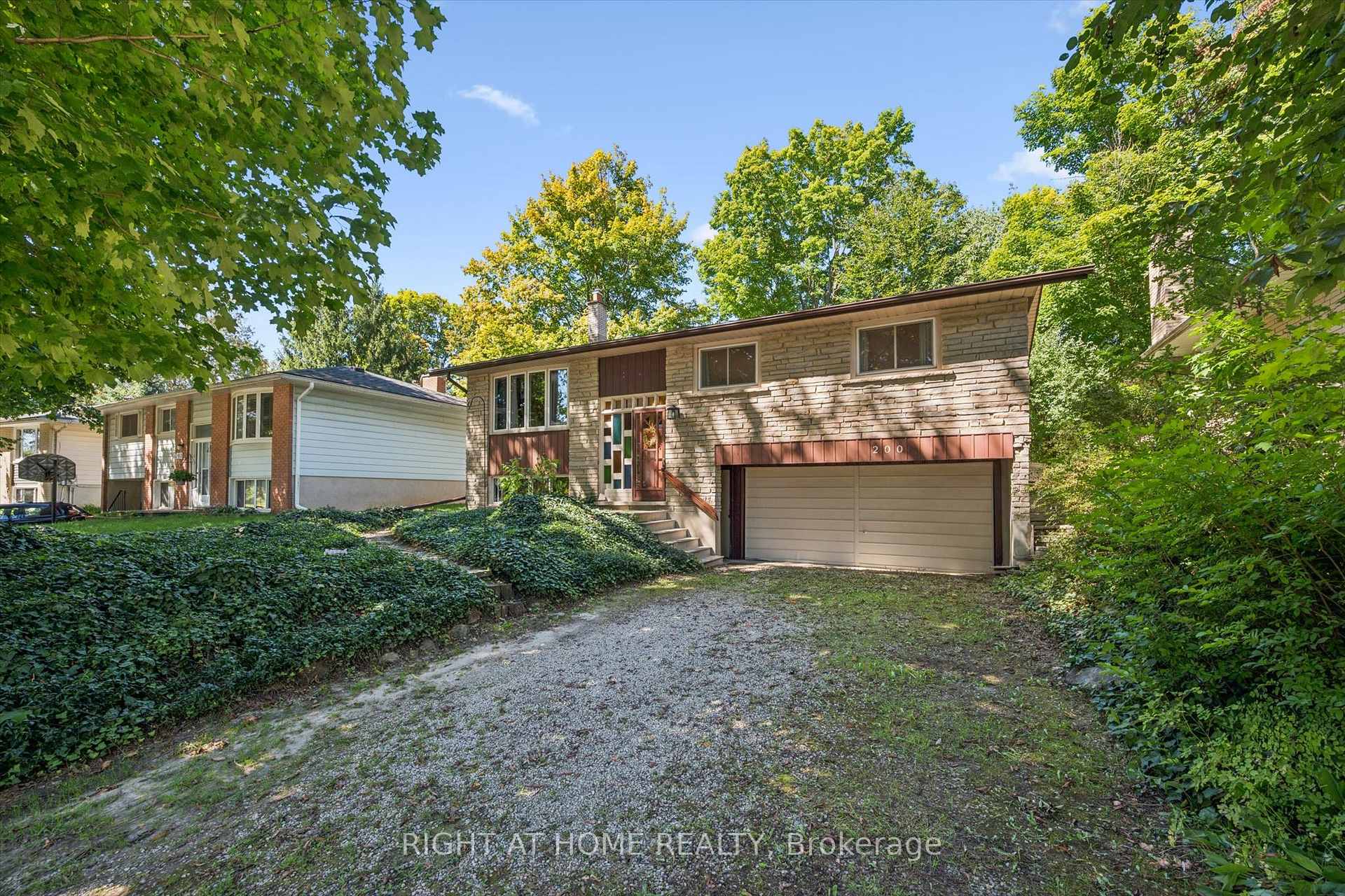 Photo 2 of 200 Cedarbrae Avenue, Waterloo, Lakeshore Village — HOMEH
