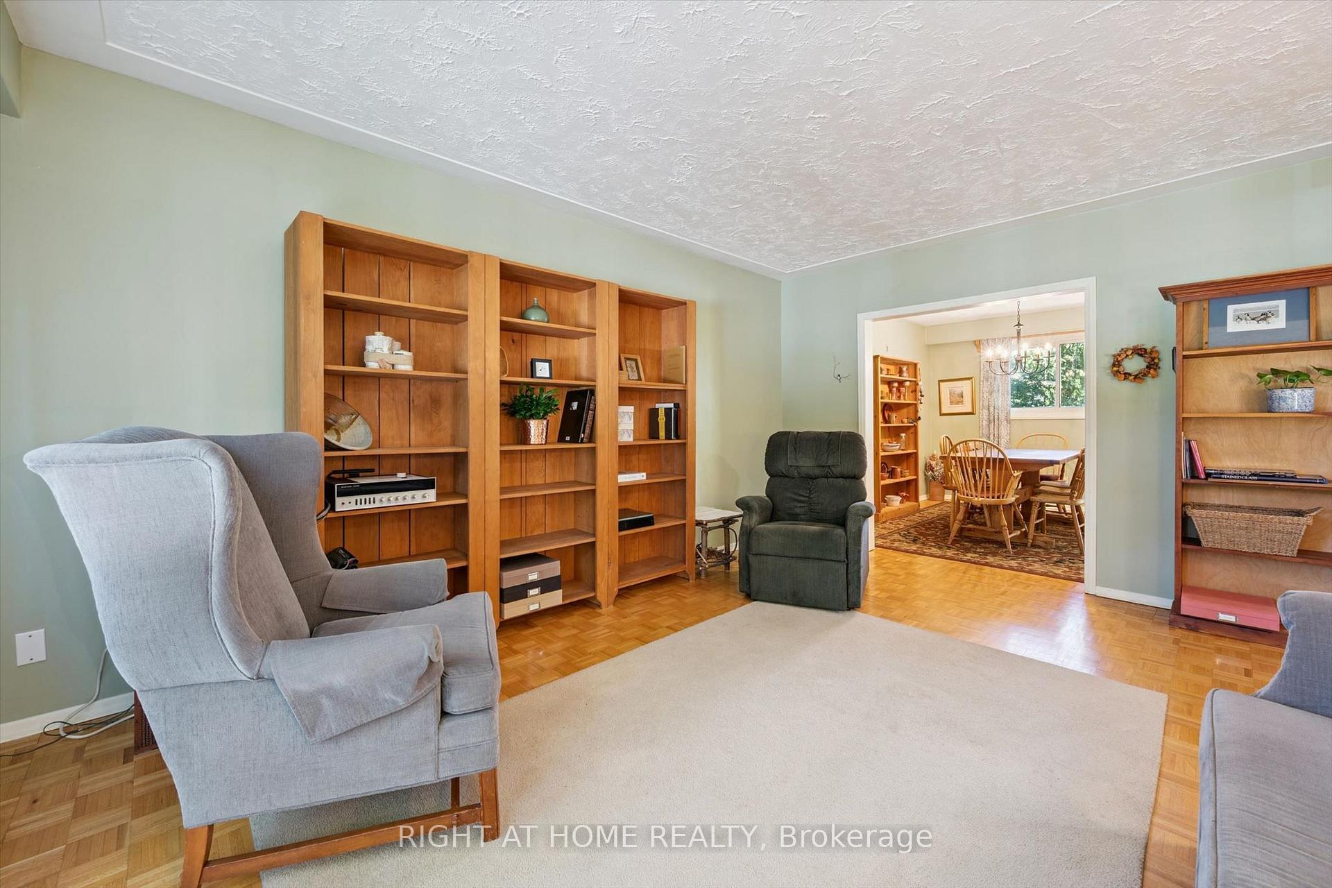 Photo 6 of 200 Cedarbrae Avenue, Waterloo, Lakeshore Village — HOMEH