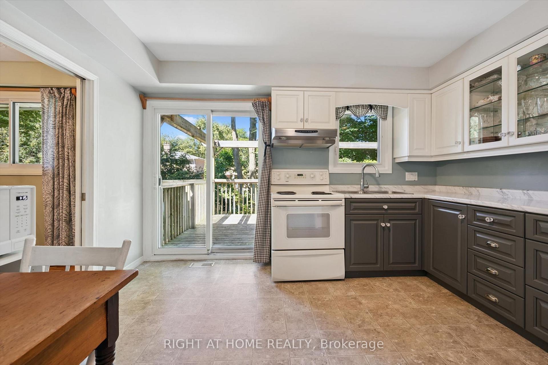 Photo 10 of 200 Cedarbrae Avenue, Waterloo, Lakeshore Village — HOMEH