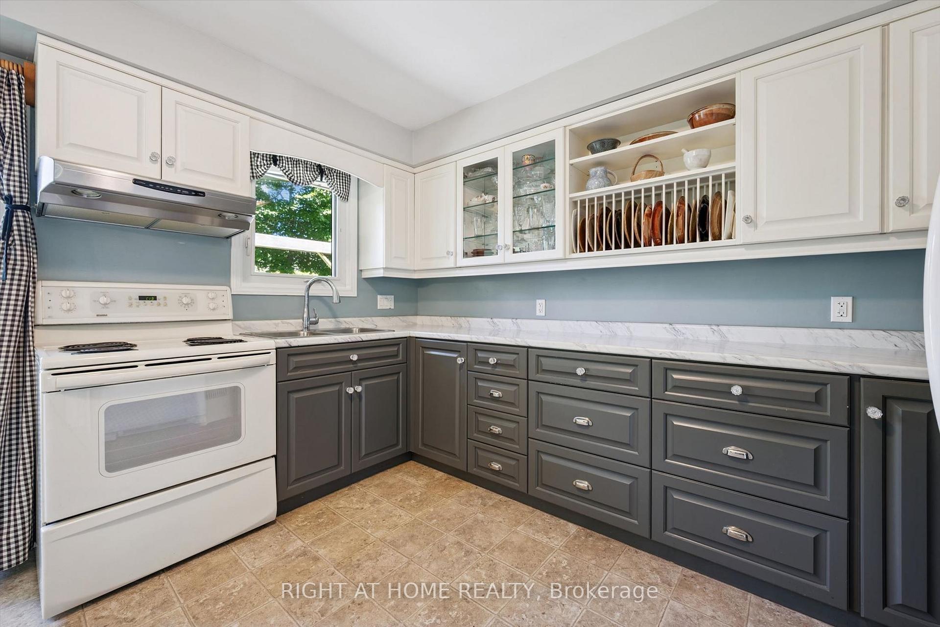 Photo 11 of 200 Cedarbrae Avenue, Waterloo, Lakeshore Village — HOMEH