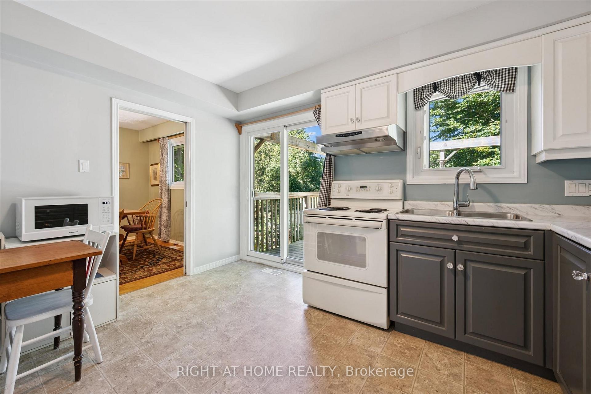 Photo 12 of 200 Cedarbrae Avenue, Waterloo, Lakeshore Village — HOMEH