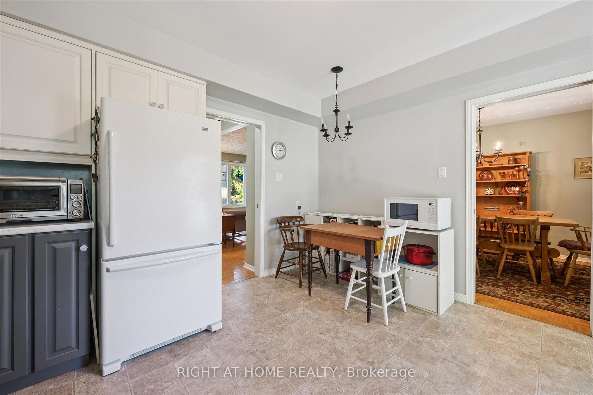 Photo 13 of 200 Cedarbrae Avenue, Waterloo, Lakeshore Village — HOMEH