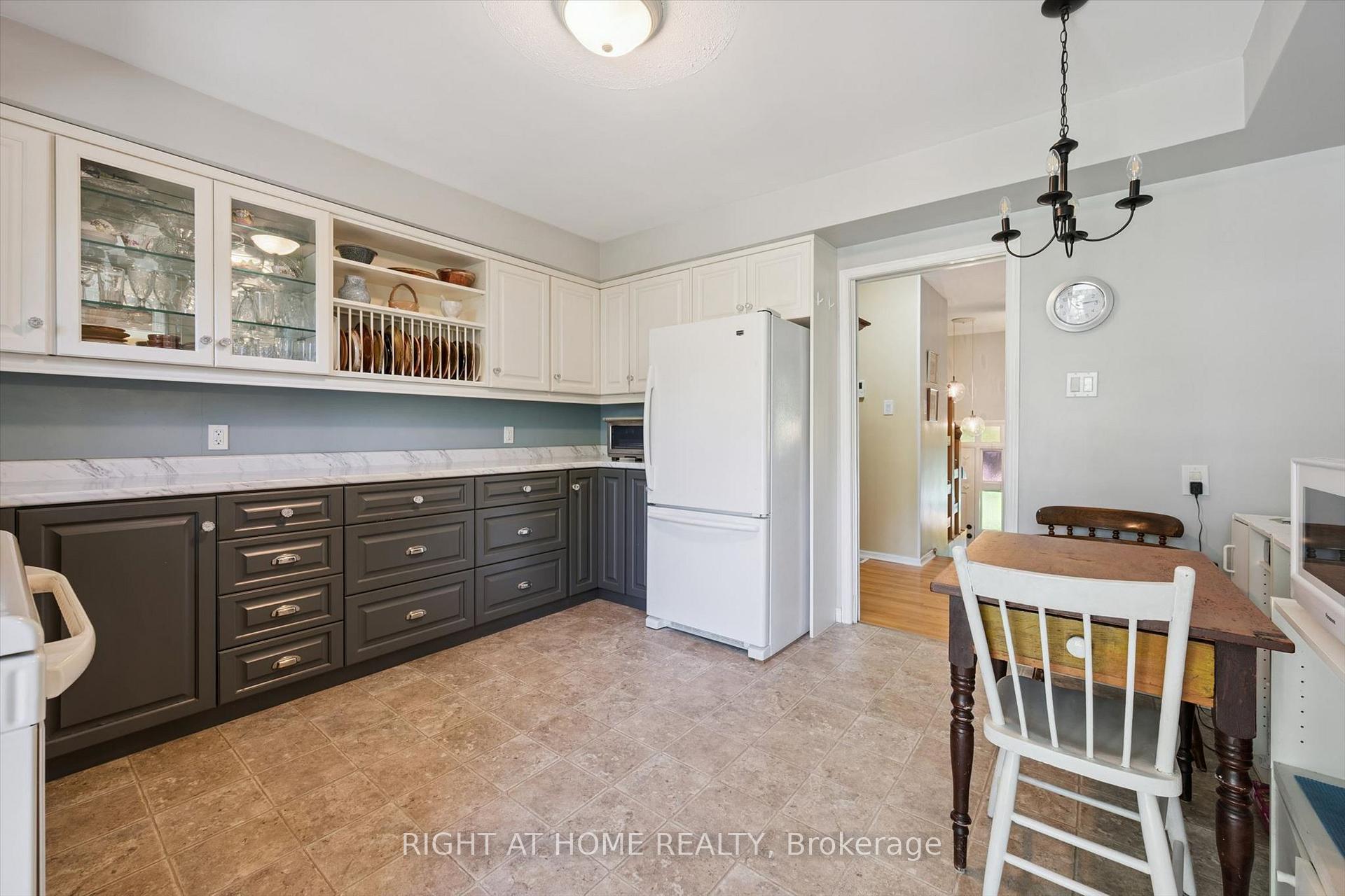 Photo 15 of 200 Cedarbrae Avenue, Waterloo, Lakeshore Village — HOMEH
