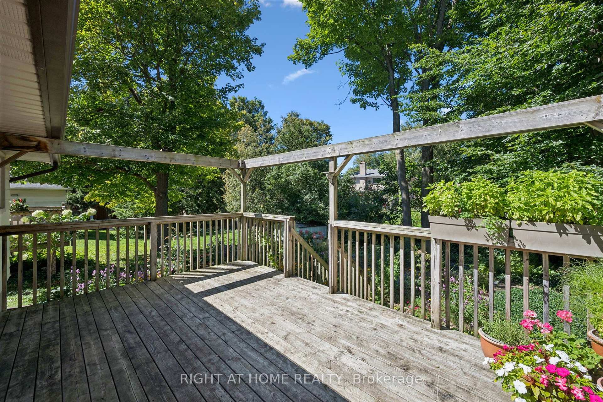 Photo 32 of 200 Cedarbrae Avenue, Waterloo, Lakeshore Village — HOMEH