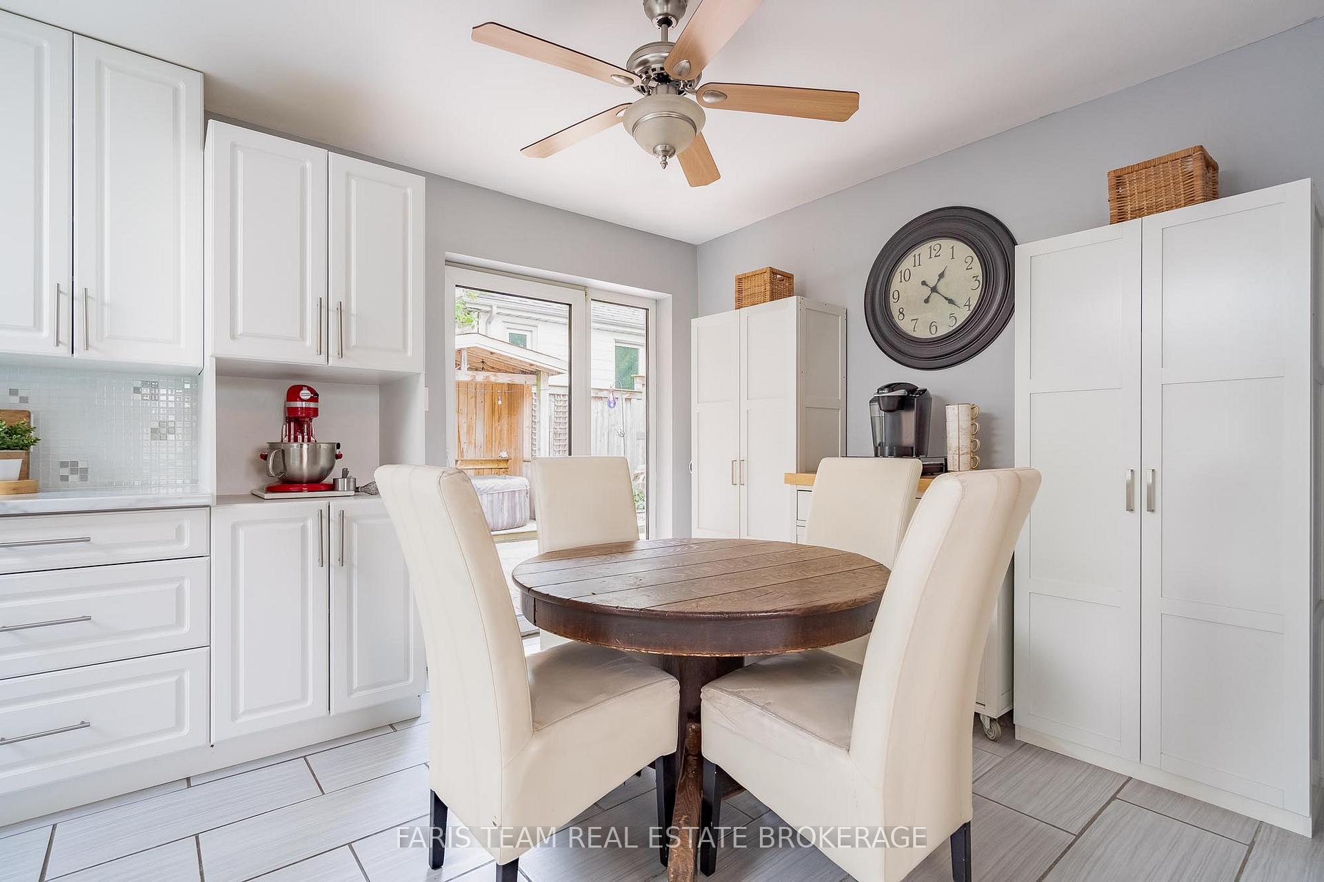 Photo 10 of 82 Bayview Drive, Barrie, Allandale Heights — HOMEH