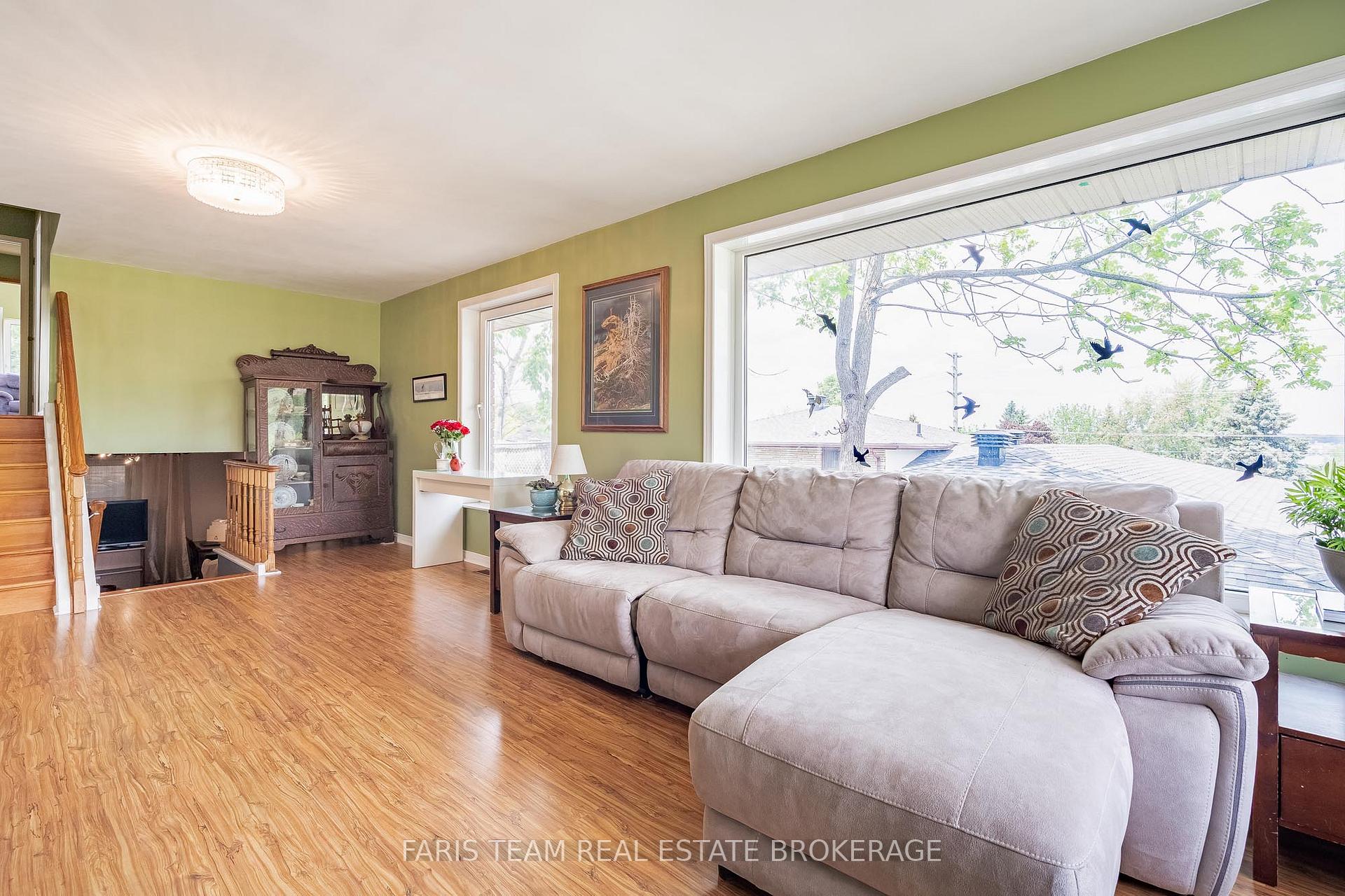 Photo 14 of 82 Bayview Drive, Barrie, Allandale Heights — HOMEH