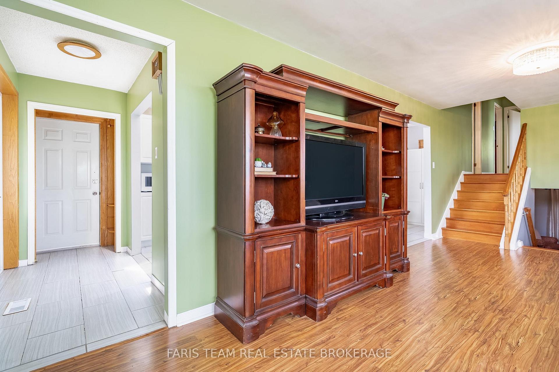 Photo 15 of 82 Bayview Drive, Barrie, Allandale Heights — HOMEH