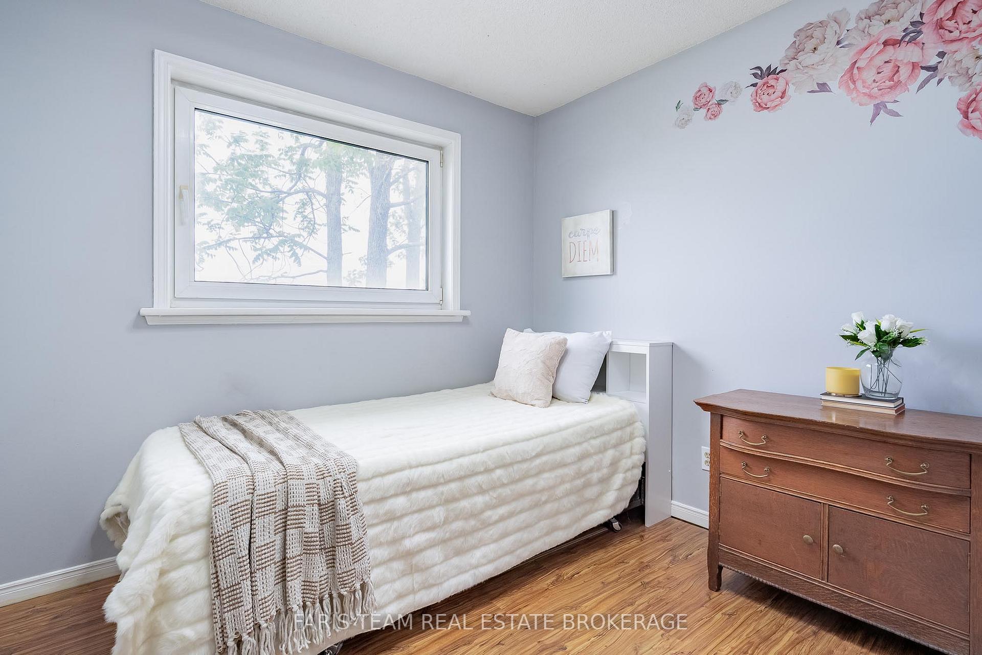 Photo 20 of 82 Bayview Drive, Barrie, Allandale Heights — HOMEH