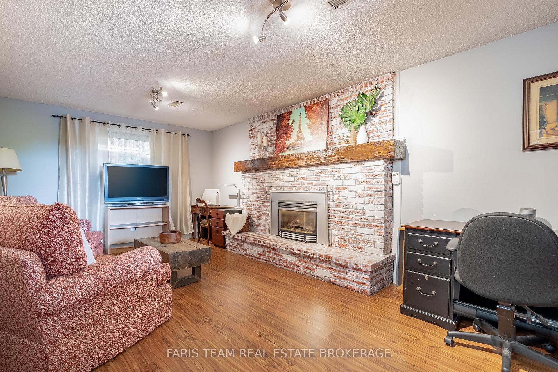 Photo 24 of 82 Bayview Drive, Barrie, Allandale Heights — HOMEH