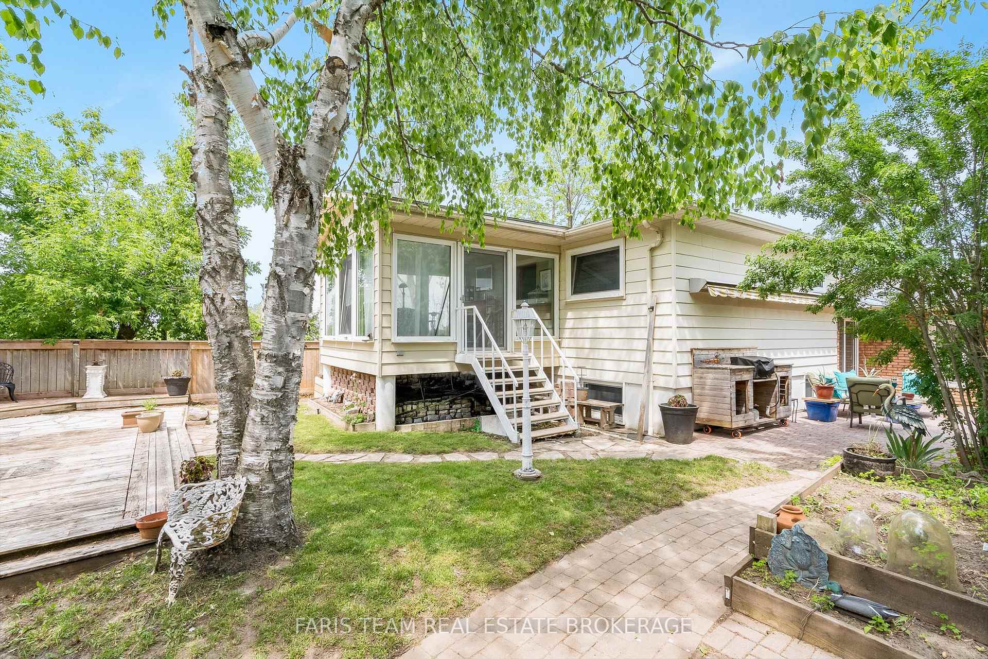 Photo 37 of 82 Bayview Drive, Barrie, Allandale Heights — HOMEH