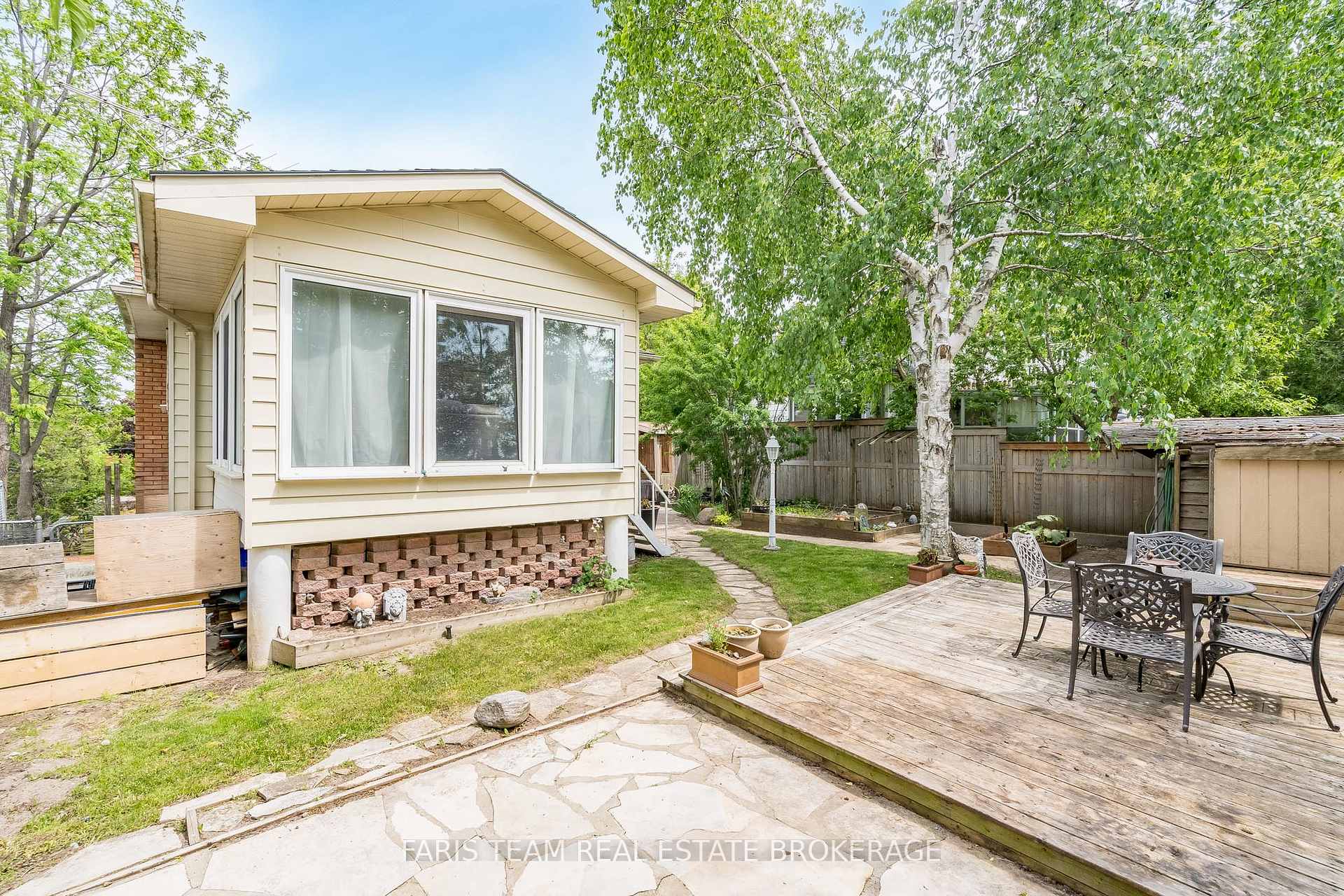 Photo 39 of 82 Bayview Drive, Barrie, Allandale Heights — HOMEH