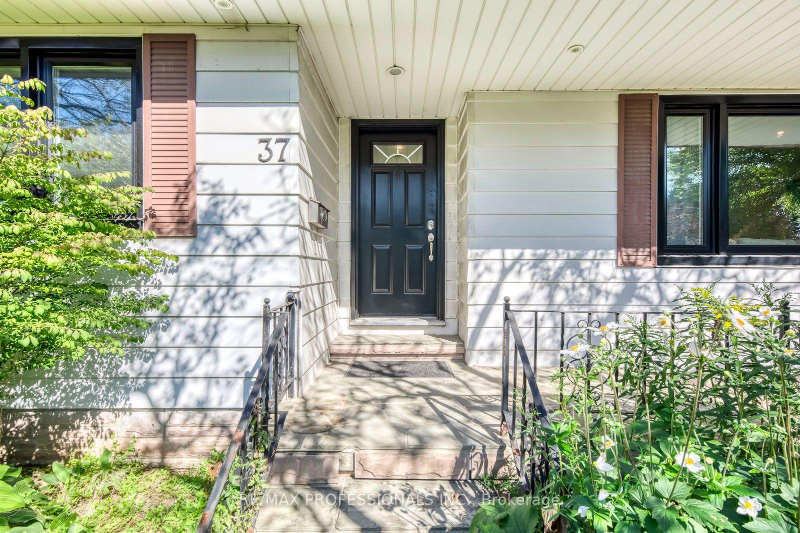 Photo 2 of 37 Mclaughlin Road N, Brampton, Brampton West — HOMEH