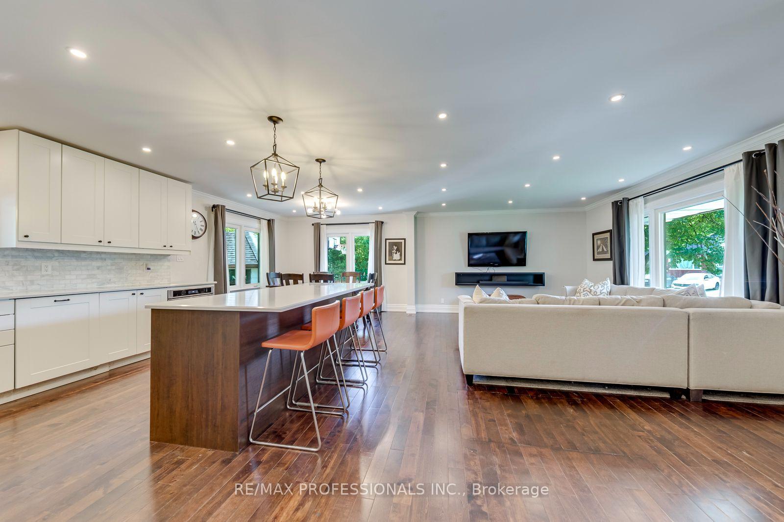 Photo 4 of 37 Mclaughlin Road N, Brampton, Brampton West — HOMEH