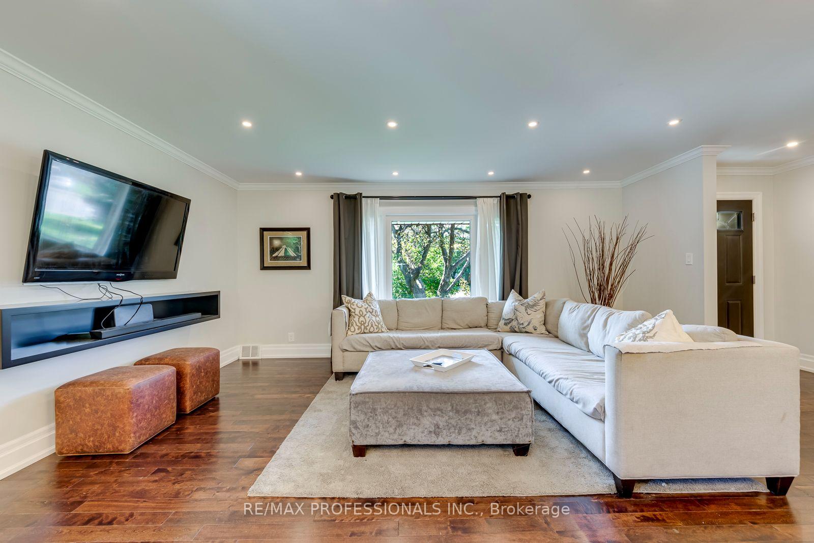 Photo 5 of 37 Mclaughlin Road N, Brampton, Brampton West — HOMEH