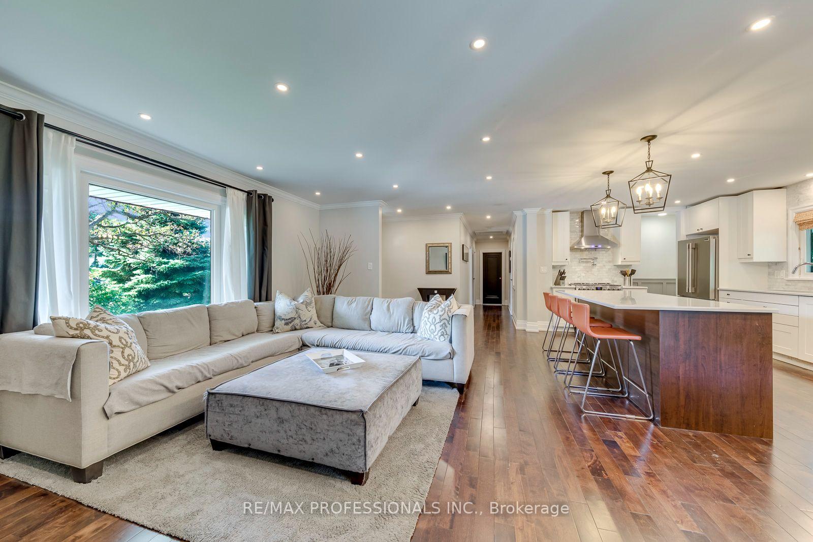 Photo 7 of 37 Mclaughlin Road N, Brampton, Brampton West — HOMEH