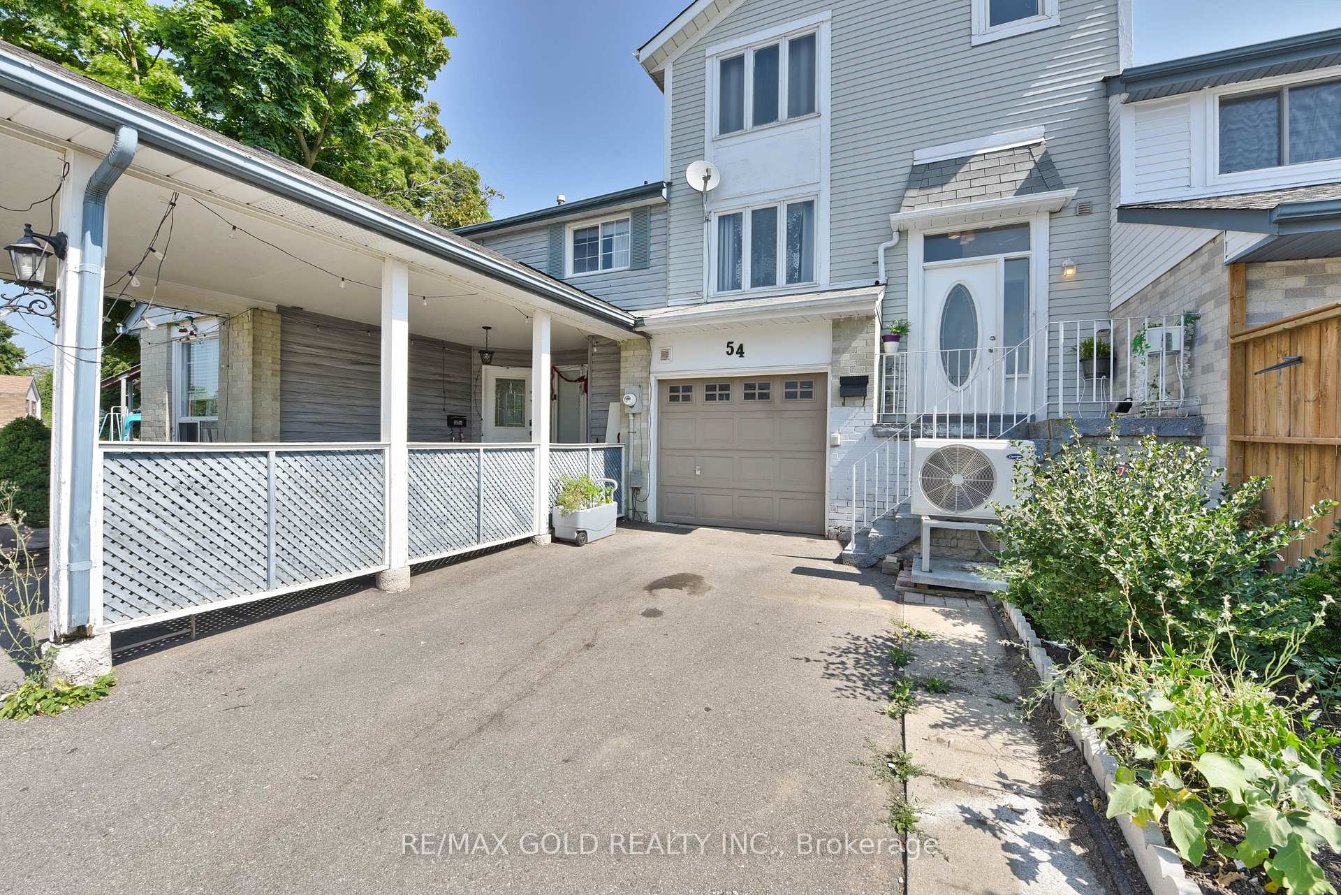 Photo 2 of 54 Nottawasaga Crescent, Brampton, Heart Lake — HOMEH