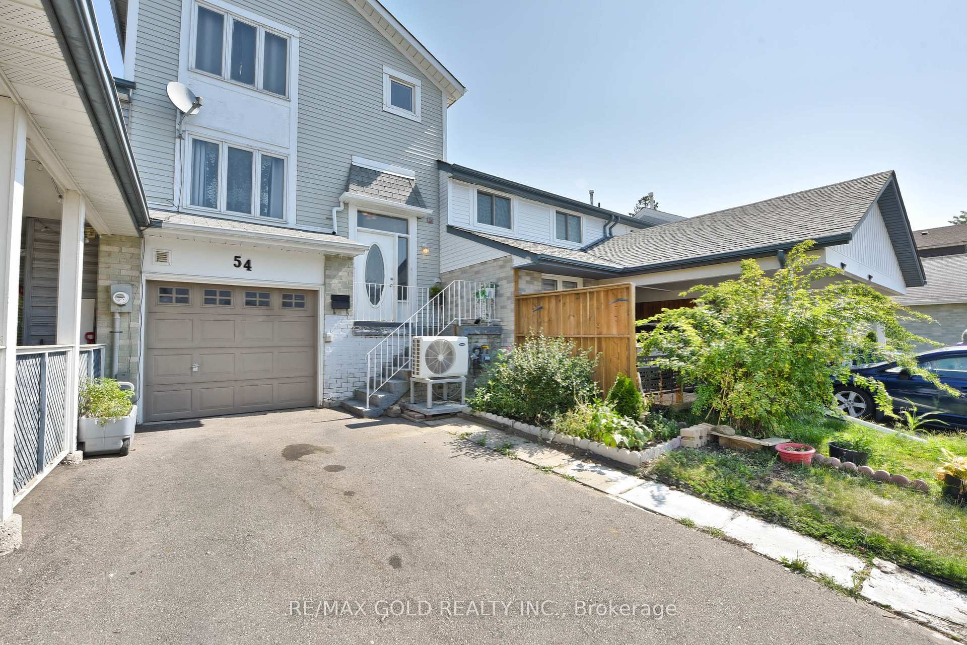 Photo 3 of 54 Nottawasaga Crescent, Brampton, Heart Lake — HOMEH