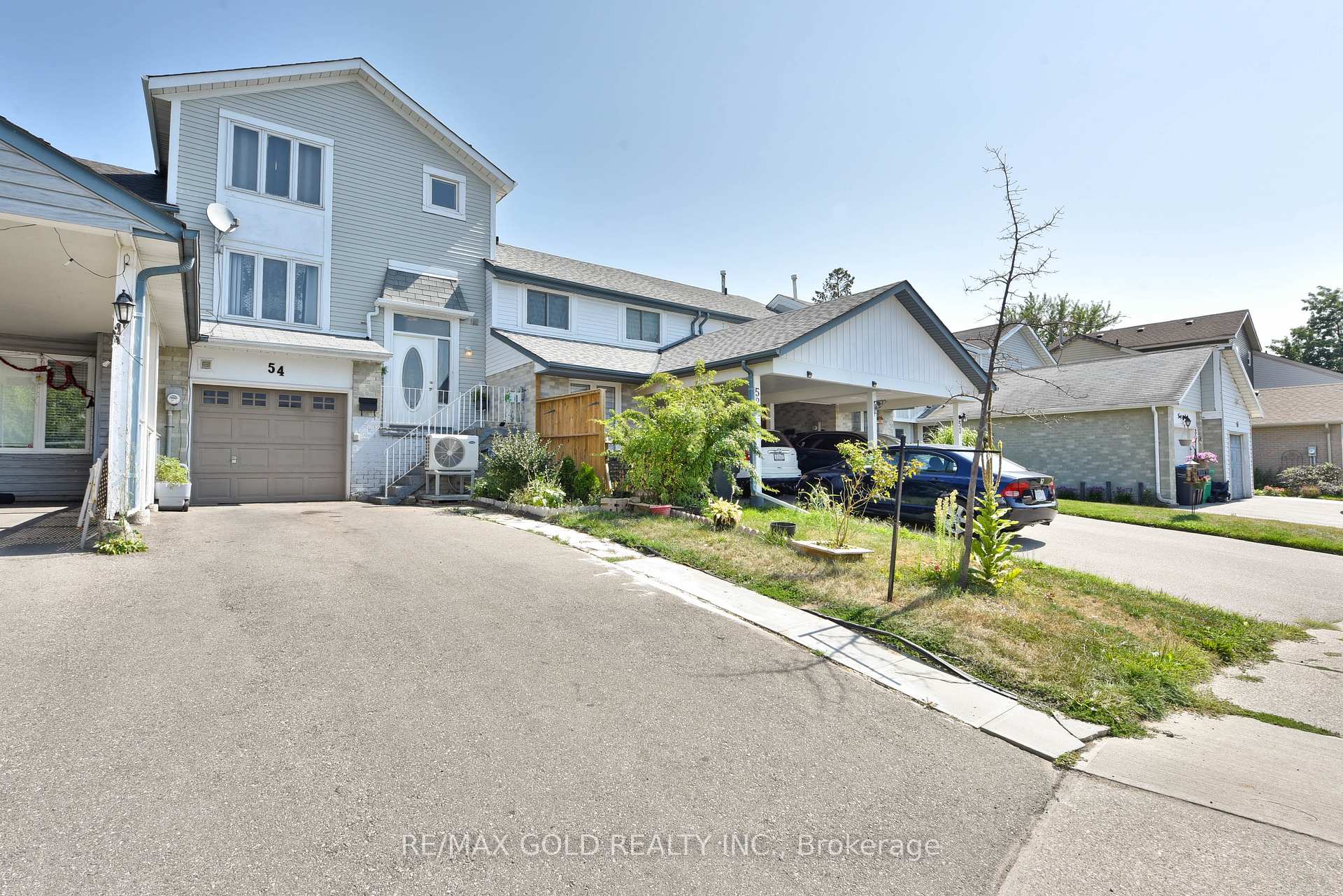 Photo 4 of 54 Nottawasaga Crescent, Brampton, Heart Lake — HOMEH