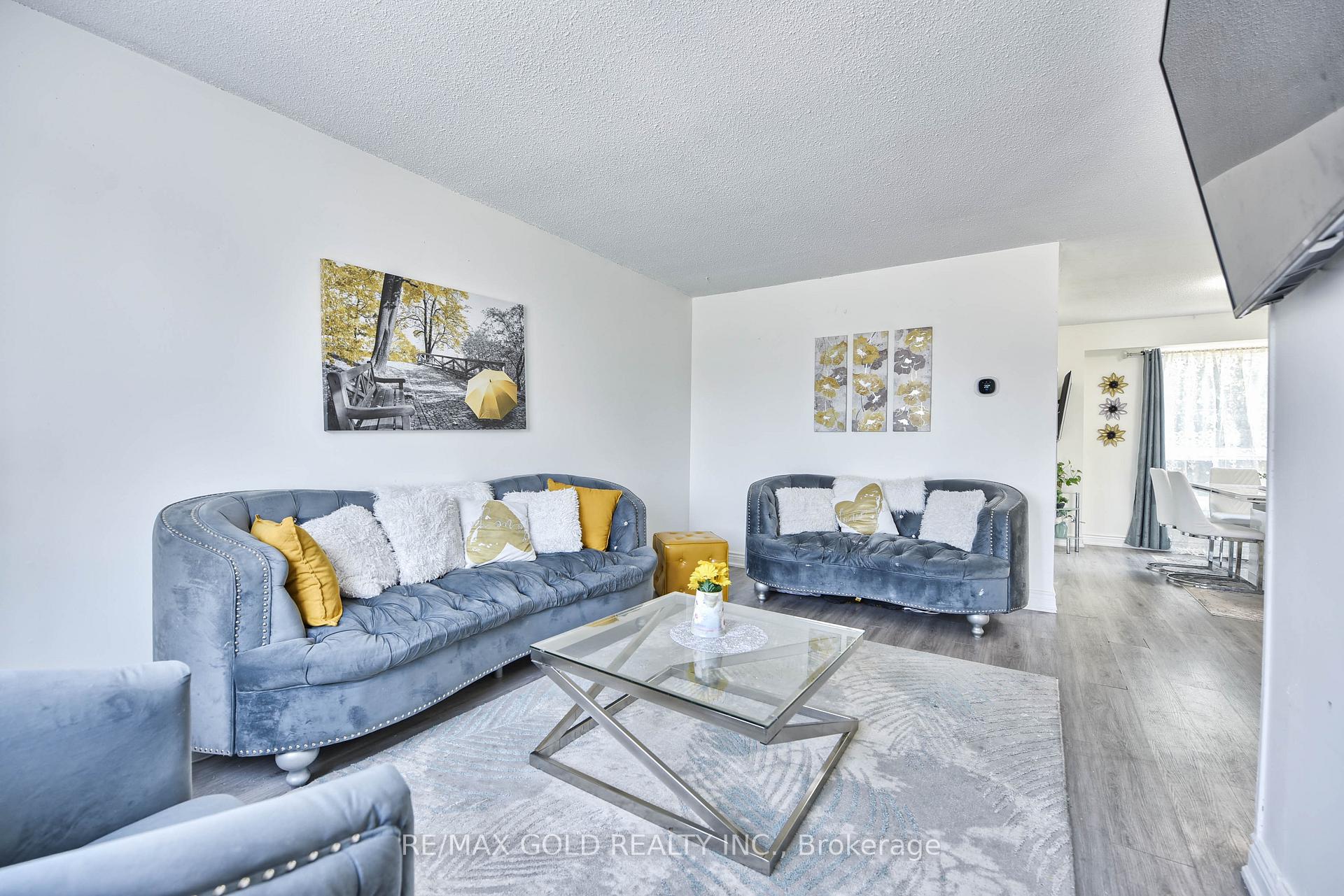 Photo 11 of 54 Nottawasaga Crescent, Brampton, Heart Lake — HOMEH