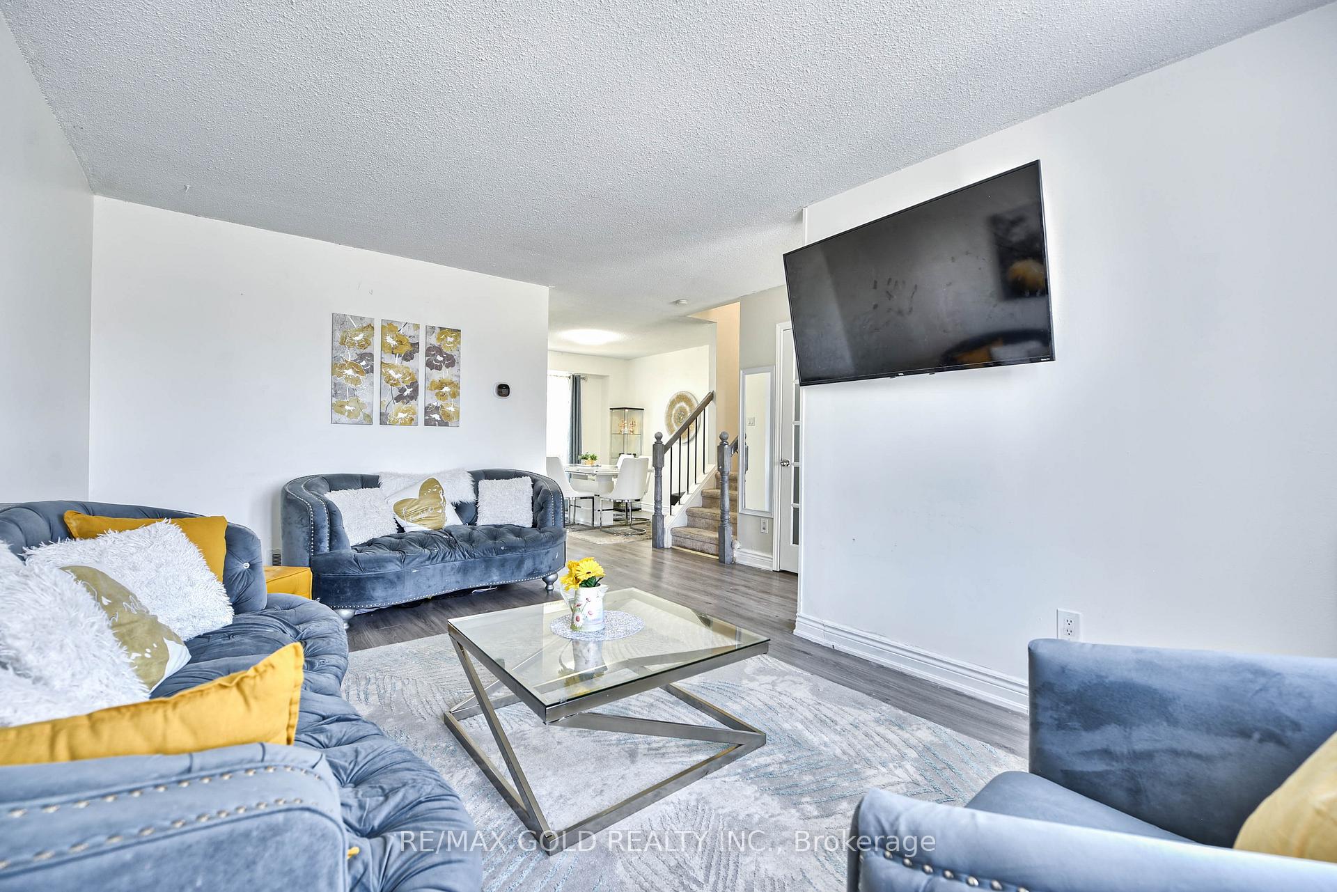 Photo 12 of 54 Nottawasaga Crescent, Brampton, Heart Lake — HOMEH