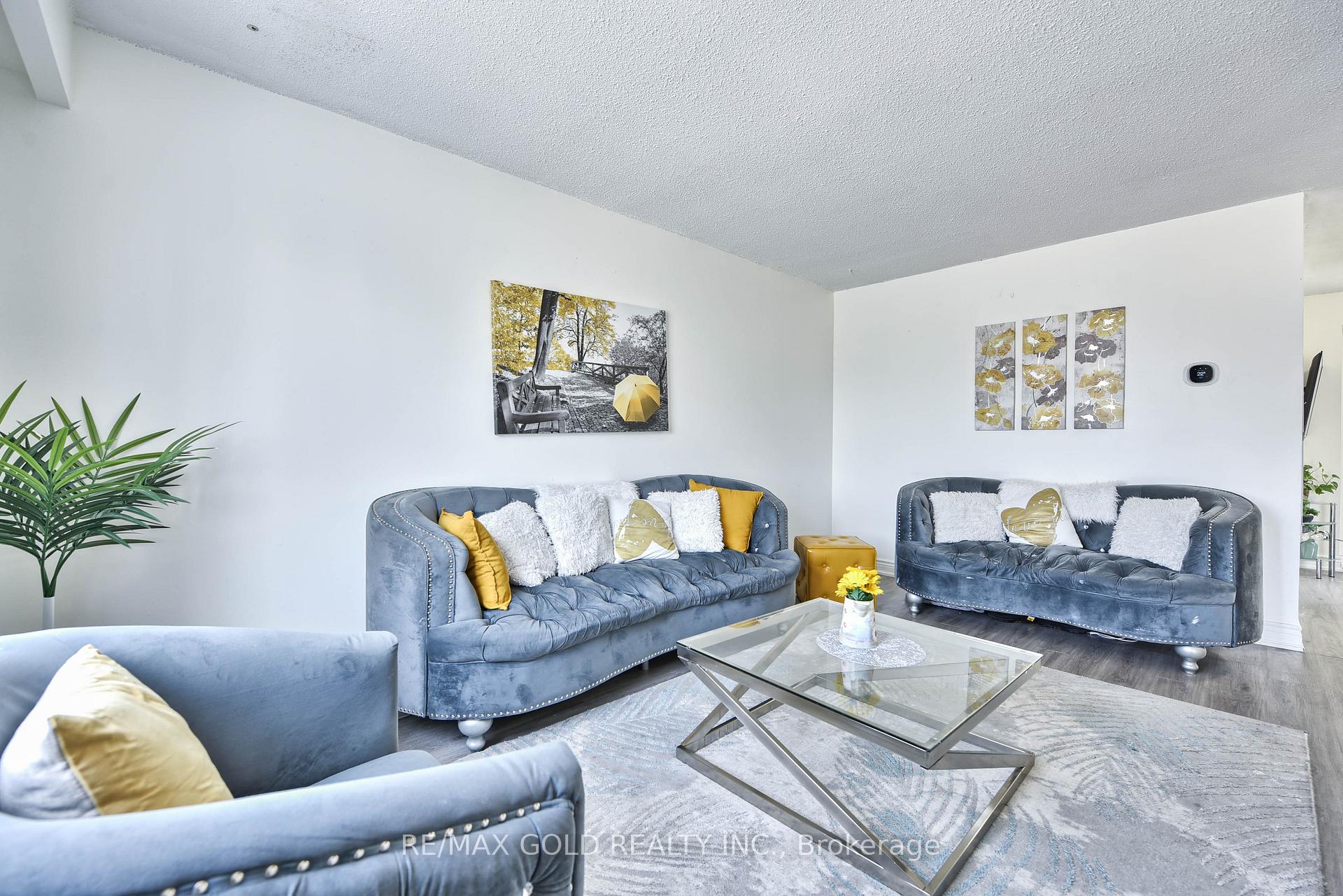 Photo 13 of 54 Nottawasaga Crescent, Brampton, Heart Lake — HOMEH