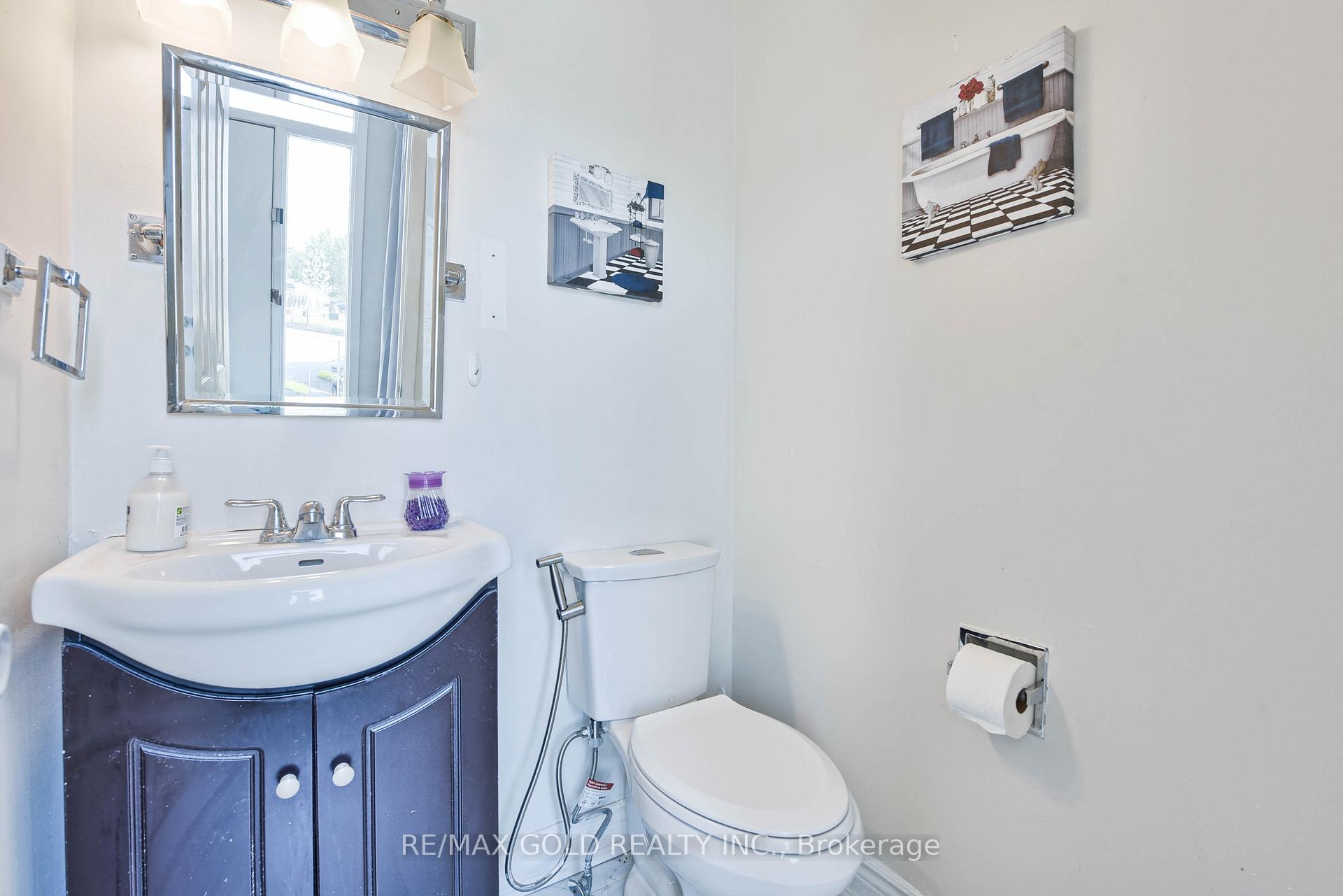 Photo 14 of 54 Nottawasaga Crescent, Brampton, Heart Lake — HOMEH