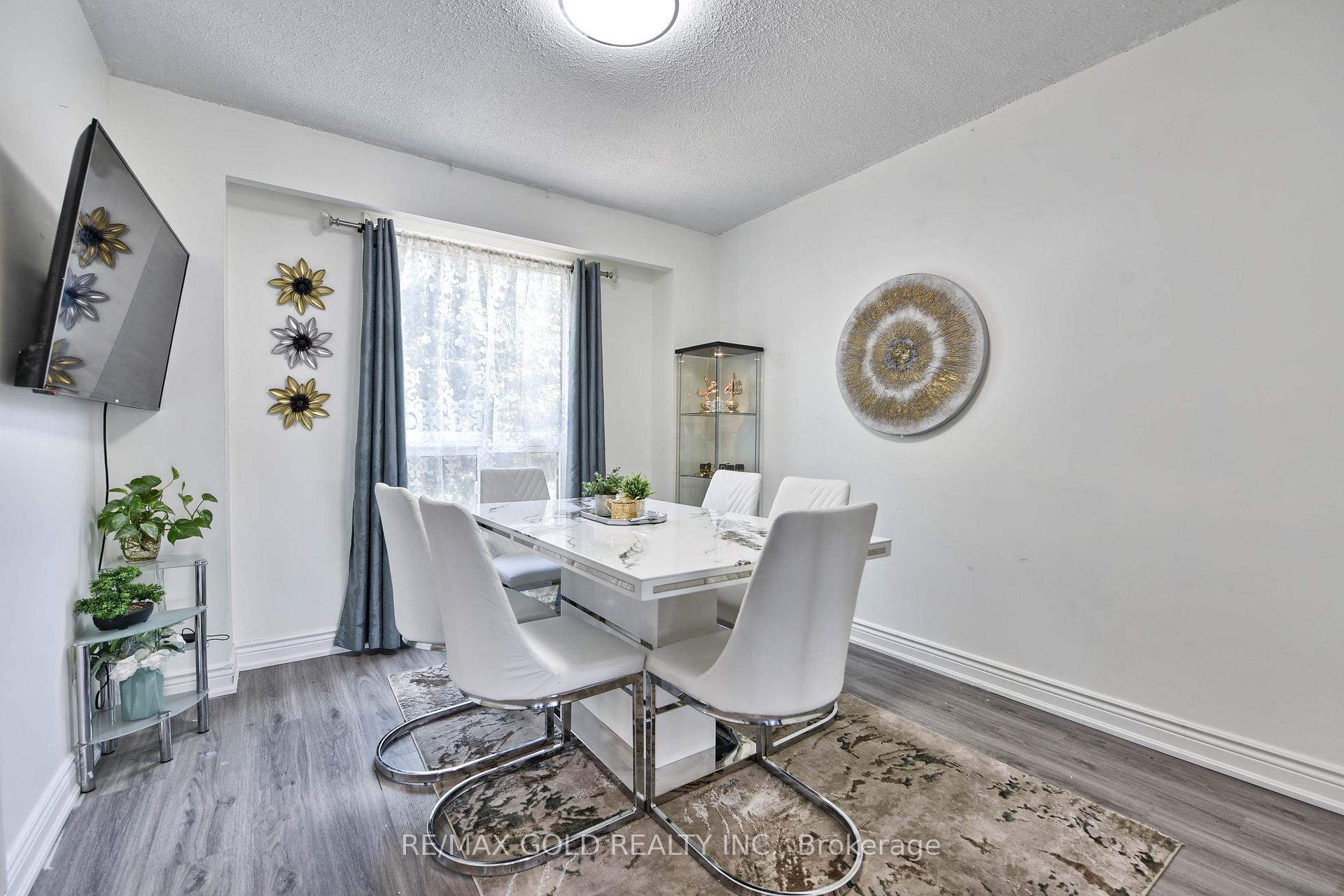 Photo 15 of 54 Nottawasaga Crescent, Brampton, Heart Lake — HOMEH