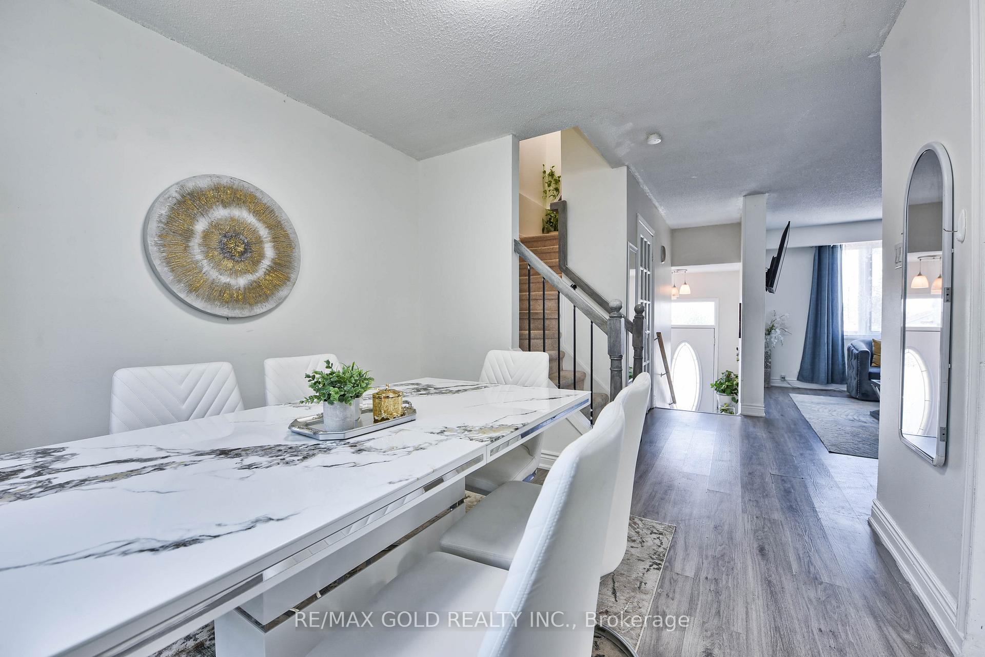 Photo 18 of 54 Nottawasaga Crescent, Brampton, Heart Lake — HOMEH