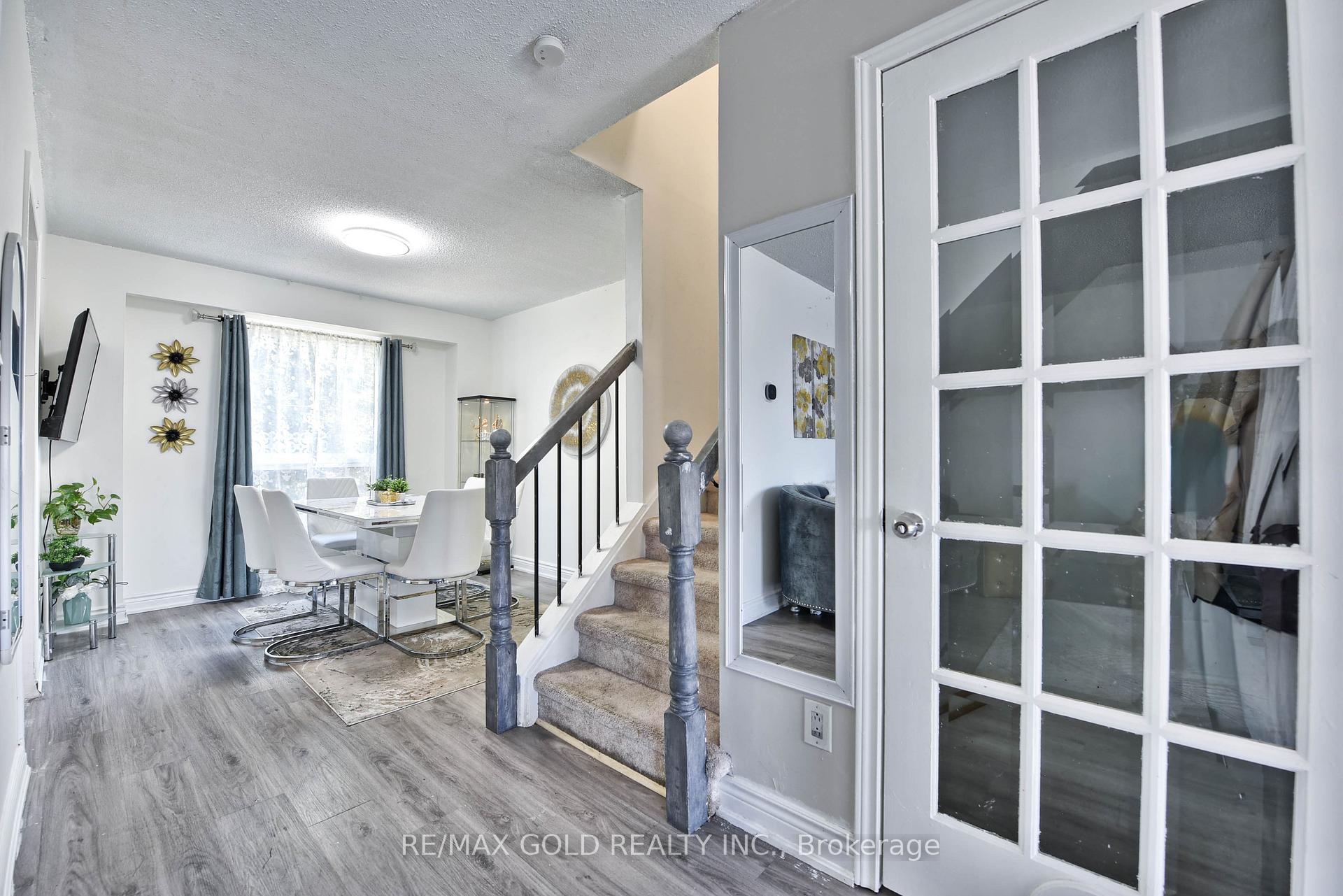 Photo 19 of 54 Nottawasaga Crescent, Brampton, Heart Lake — HOMEH