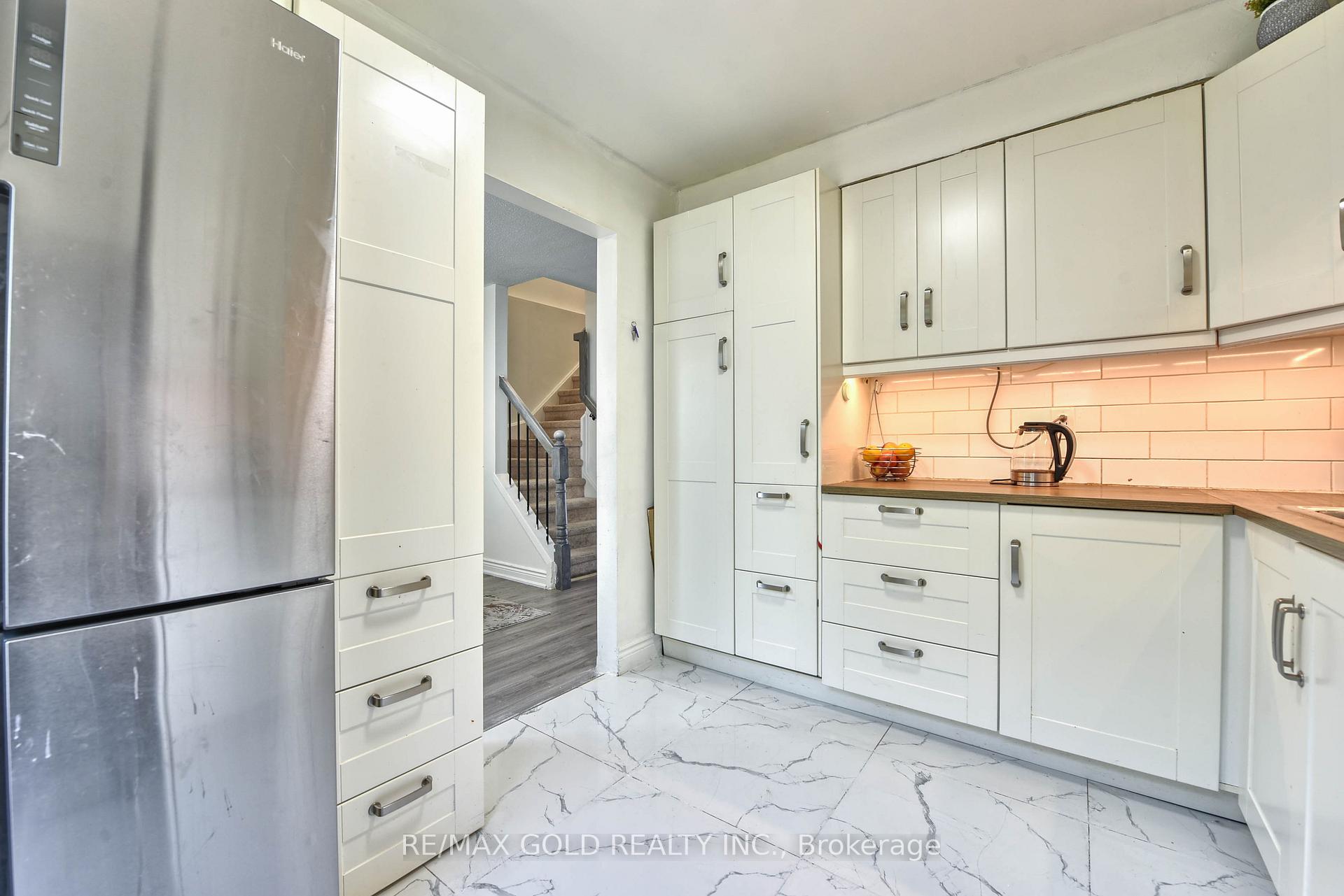 Photo 22 of 54 Nottawasaga Crescent, Brampton, Heart Lake — HOMEH