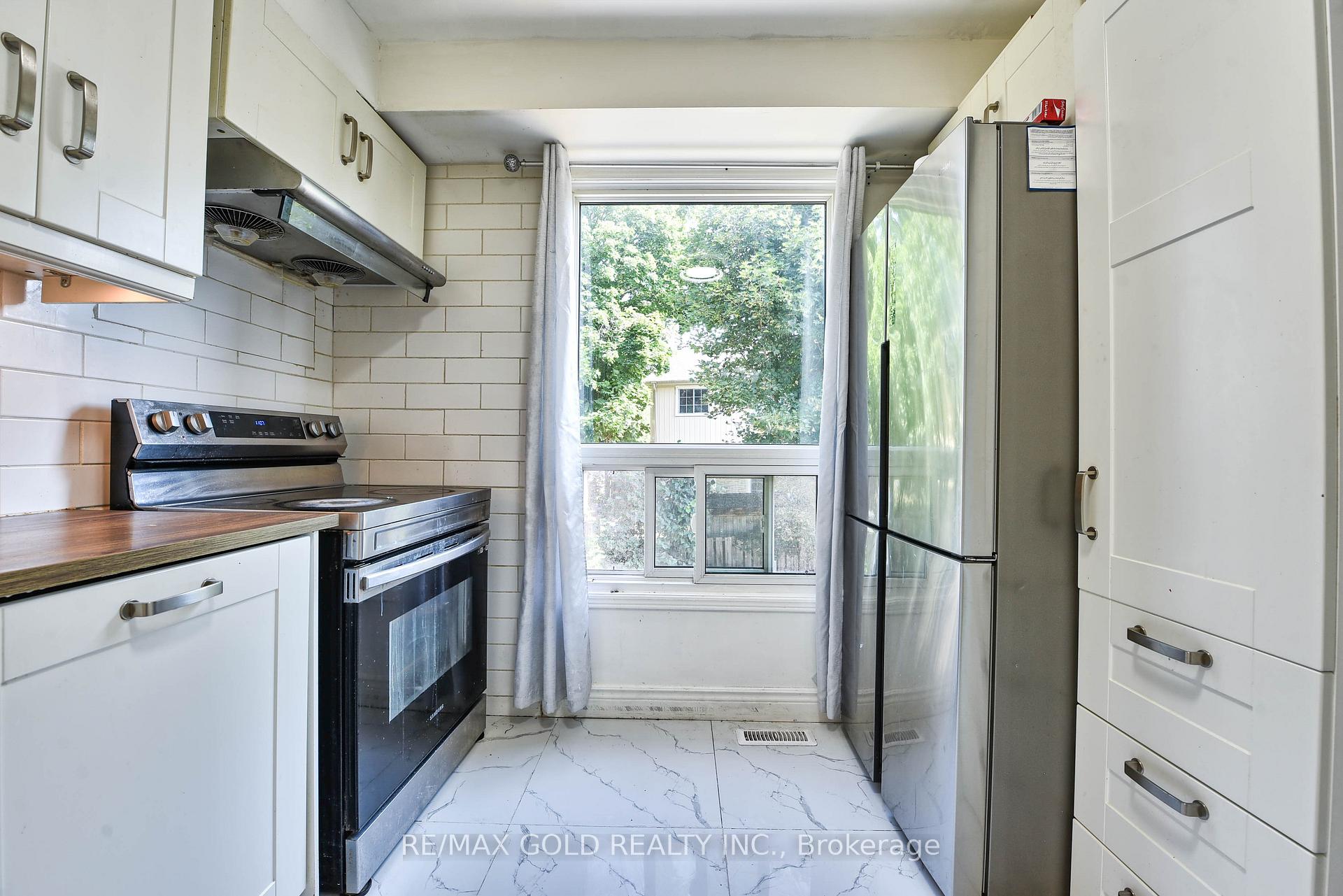 Photo 24 of 54 Nottawasaga Crescent, Brampton, Heart Lake — HOMEH