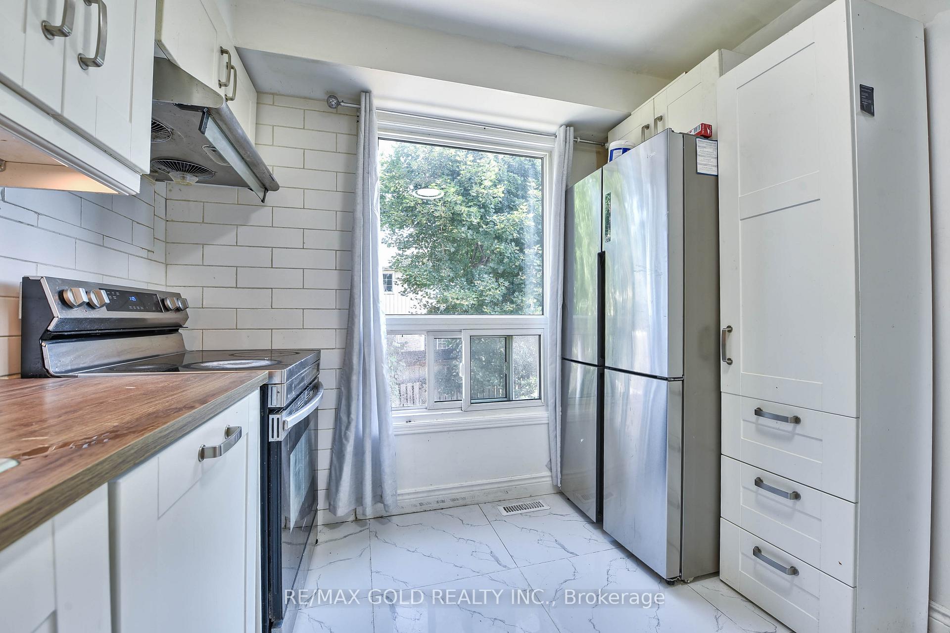 Photo 25 of 54 Nottawasaga Crescent, Brampton, Heart Lake — HOMEH