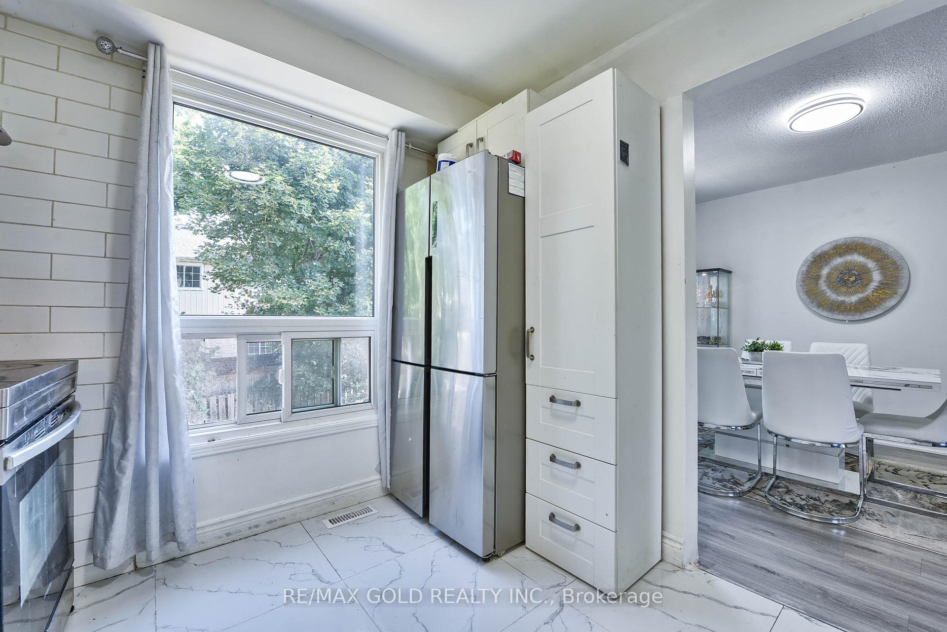 Photo 26 of 54 Nottawasaga Crescent, Brampton, Heart Lake — HOMEH