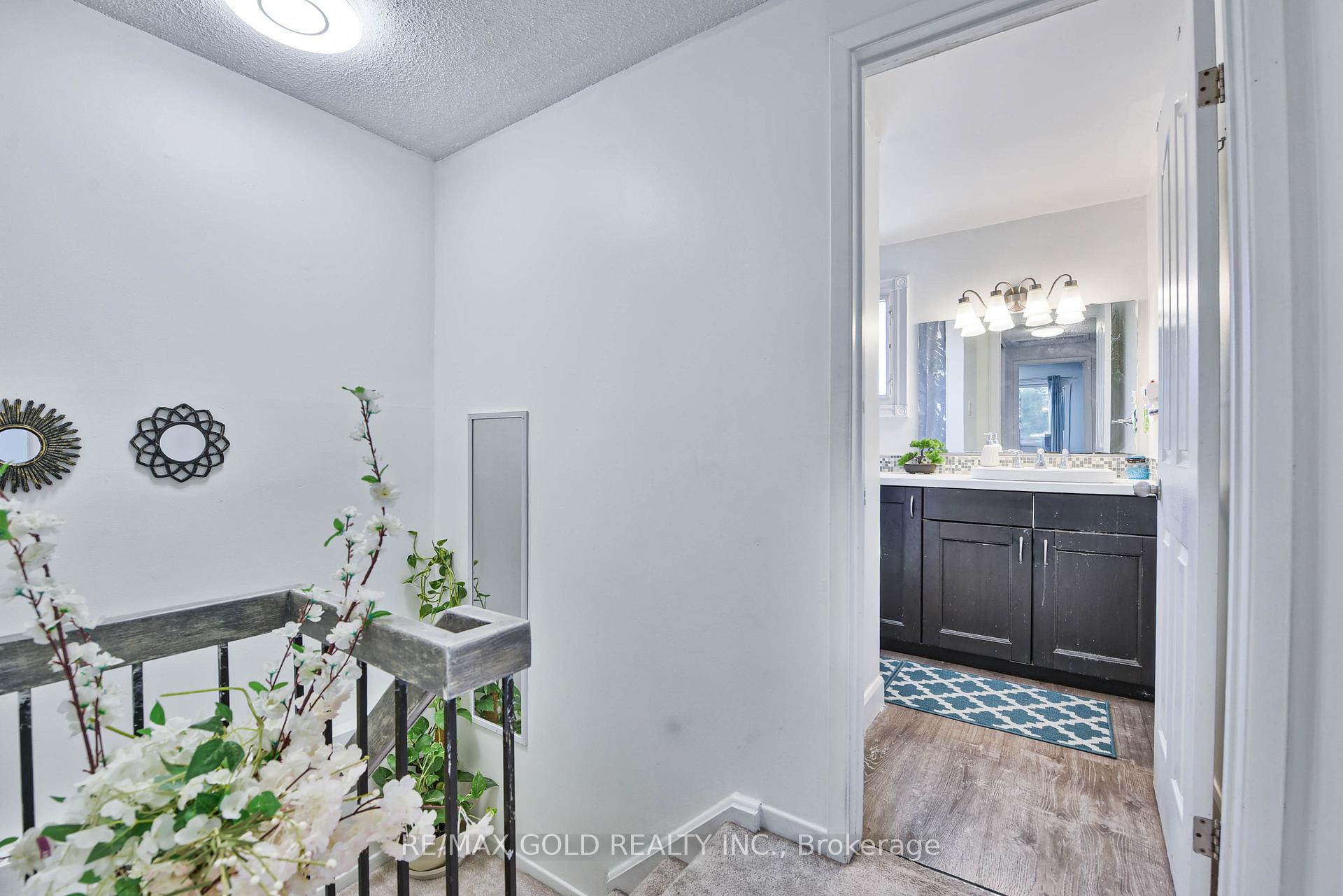 Photo 28 of 54 Nottawasaga Crescent, Brampton, Heart Lake — HOMEH
