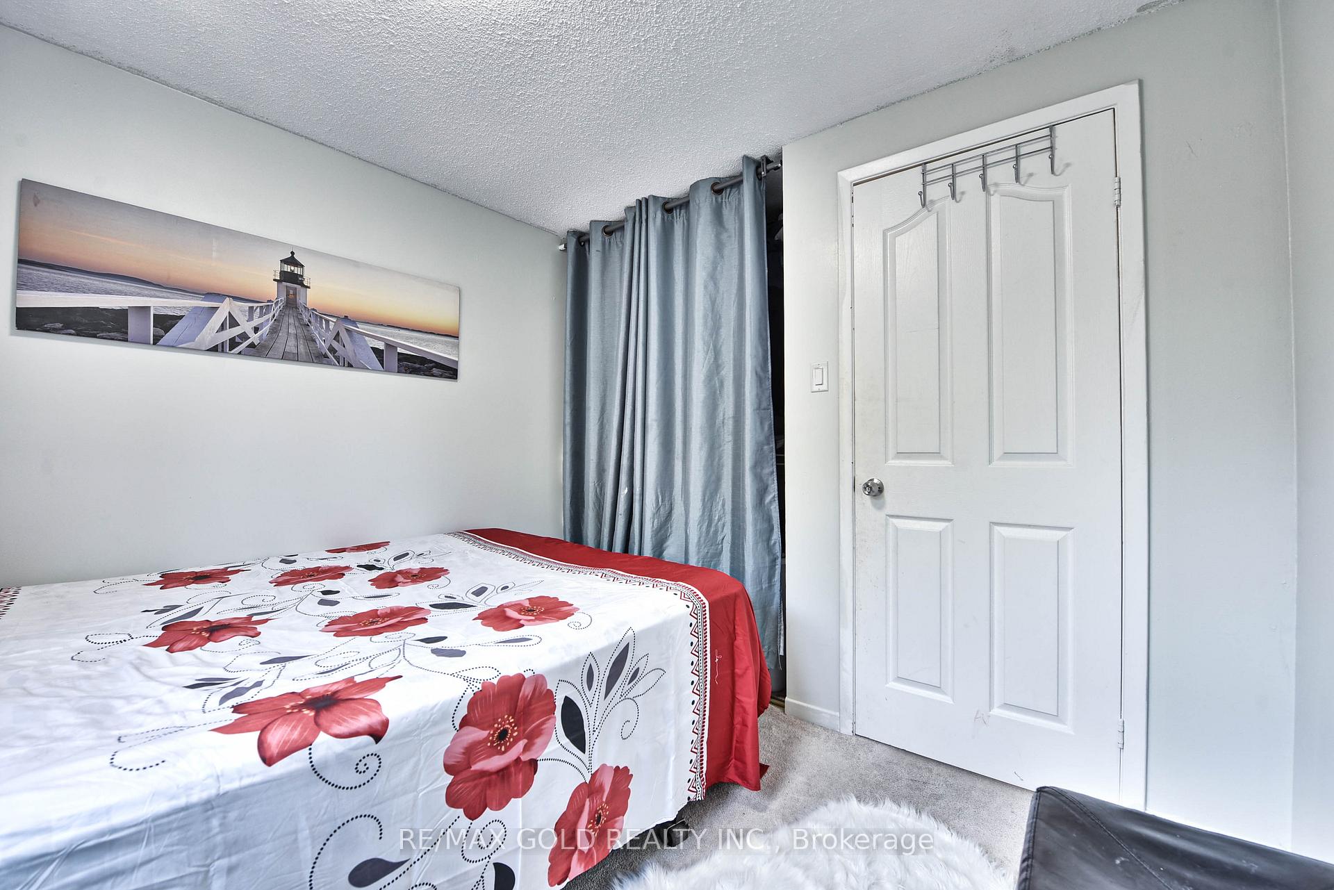 Photo 33 of 54 Nottawasaga Crescent, Brampton, Heart Lake — HOMEH