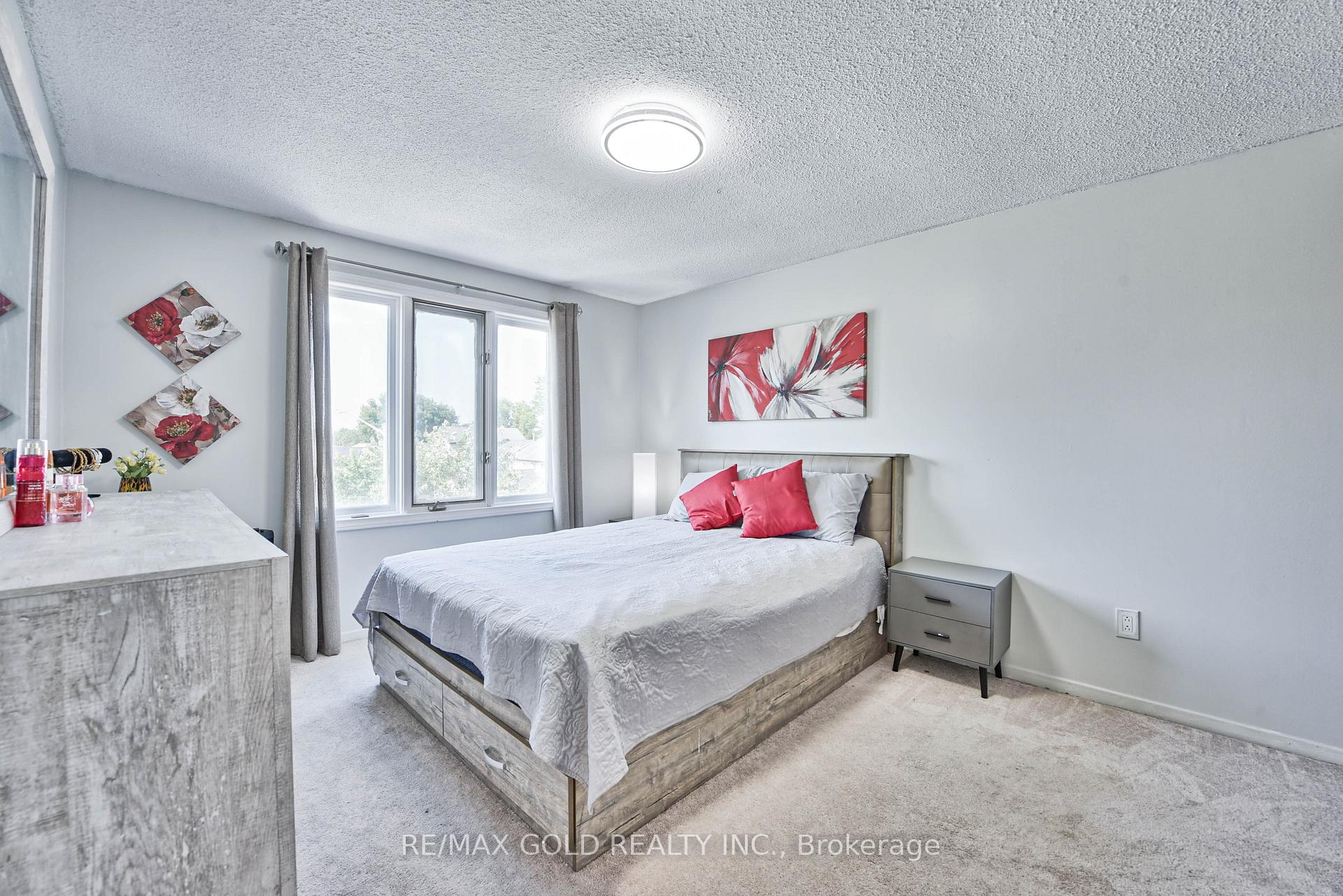 Photo 34 of 54 Nottawasaga Crescent, Brampton, Heart Lake — HOMEH