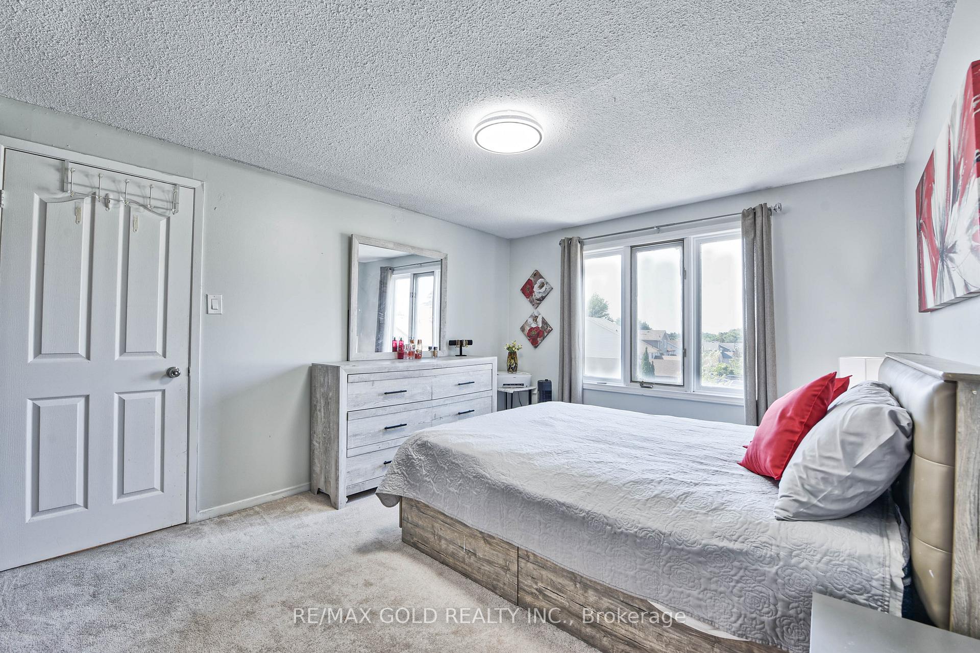 Photo 36 of 54 Nottawasaga Crescent, Brampton, Heart Lake — HOMEH
