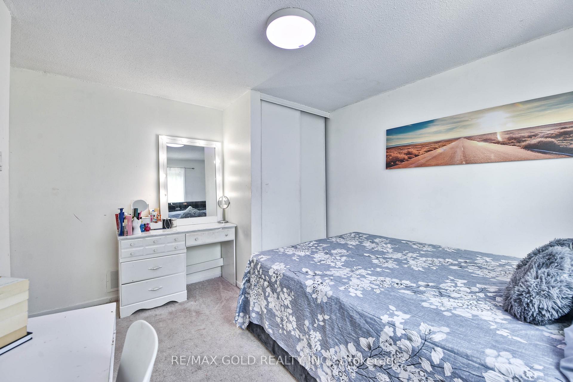 Photo 38 of 54 Nottawasaga Crescent, Brampton, Heart Lake — HOMEH