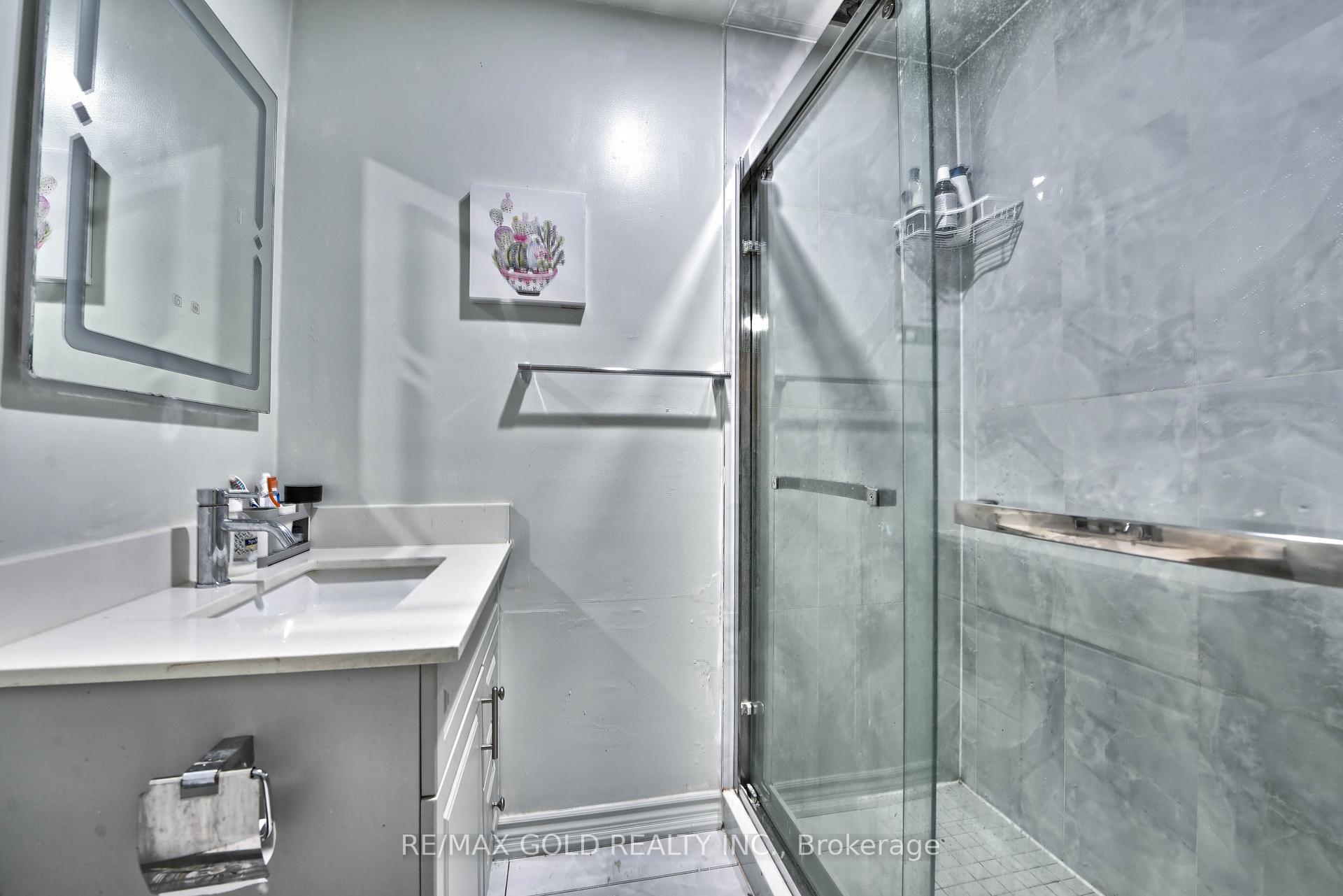 Photo 43 of 54 Nottawasaga Crescent, Brampton, Heart Lake — HOMEH
