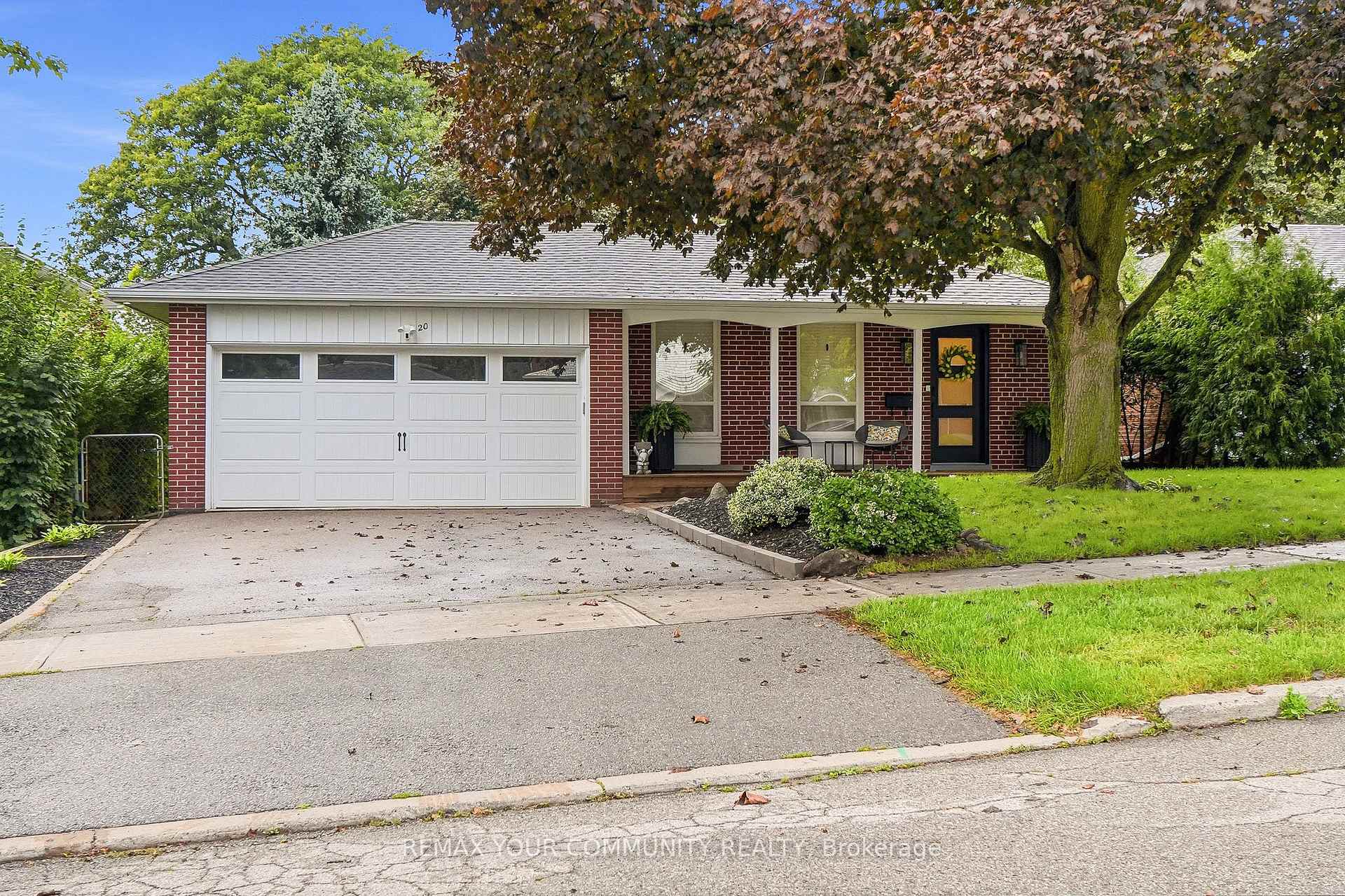 Photo 1 of 20 Ringwood Crescent, North York, Henry Farm — HOMEH