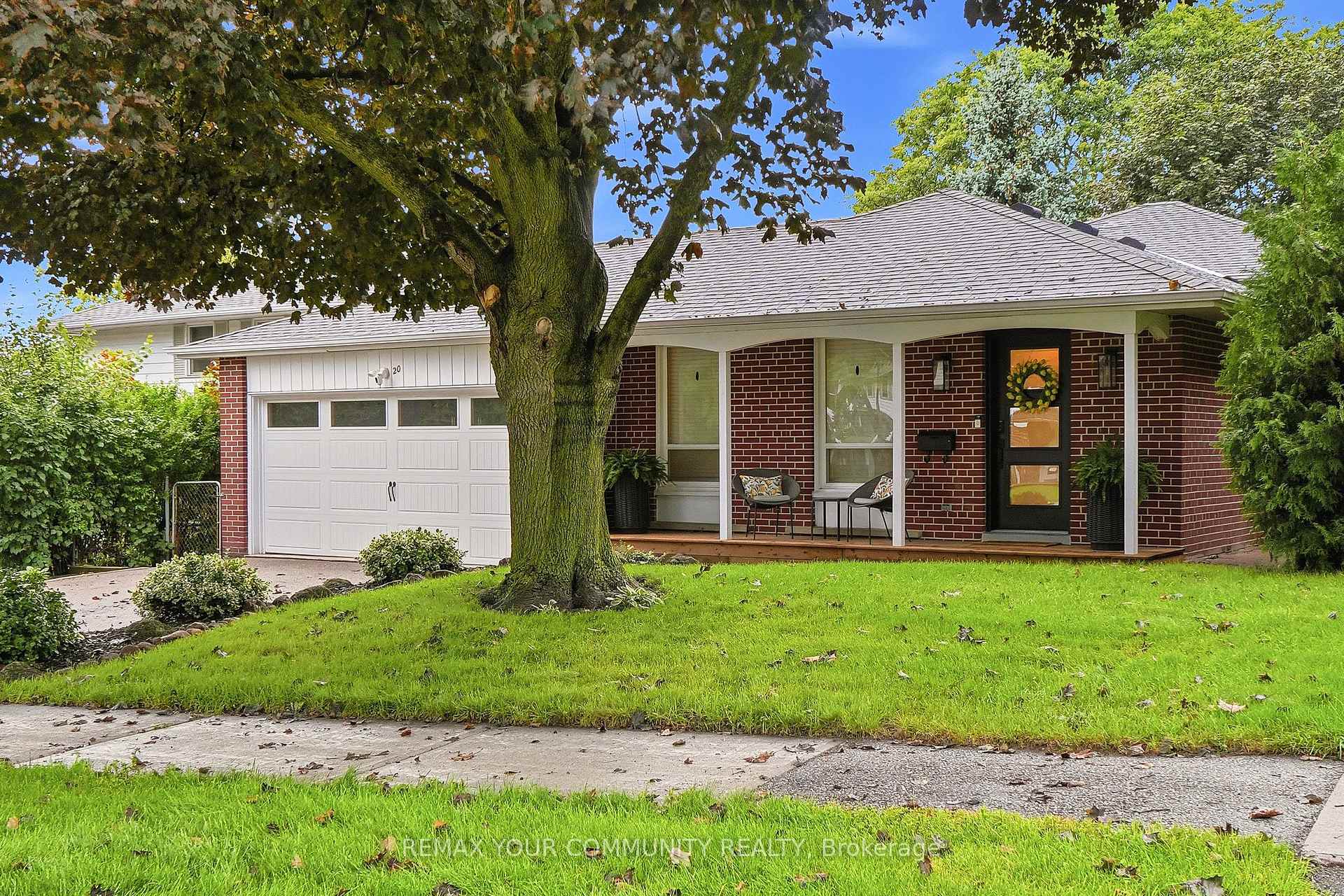 Photo 2 of 20 Ringwood Crescent, North York, Henry Farm — HOMEH