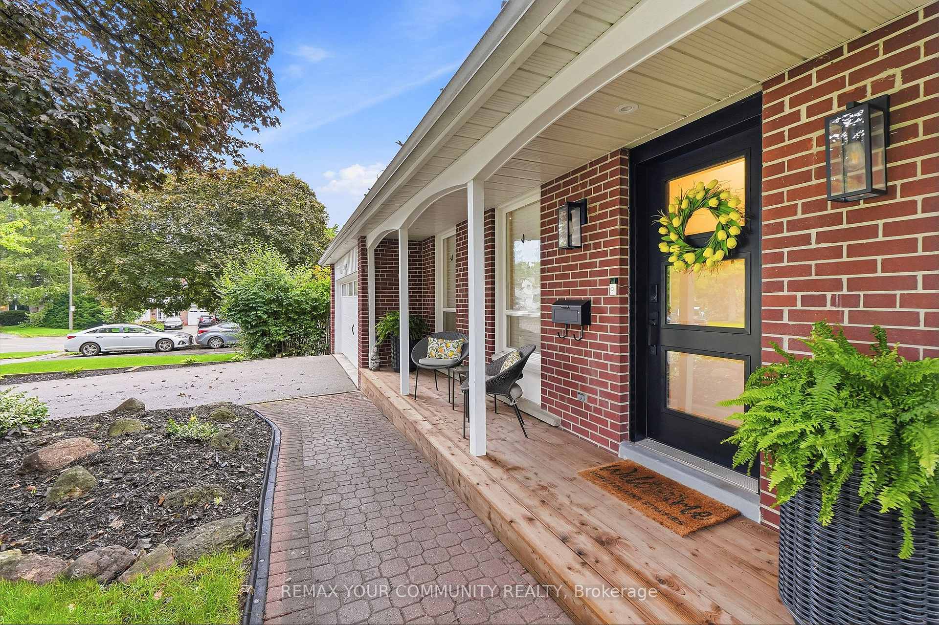 Photo 3 of 20 Ringwood Crescent, North York, Henry Farm — HOMEH