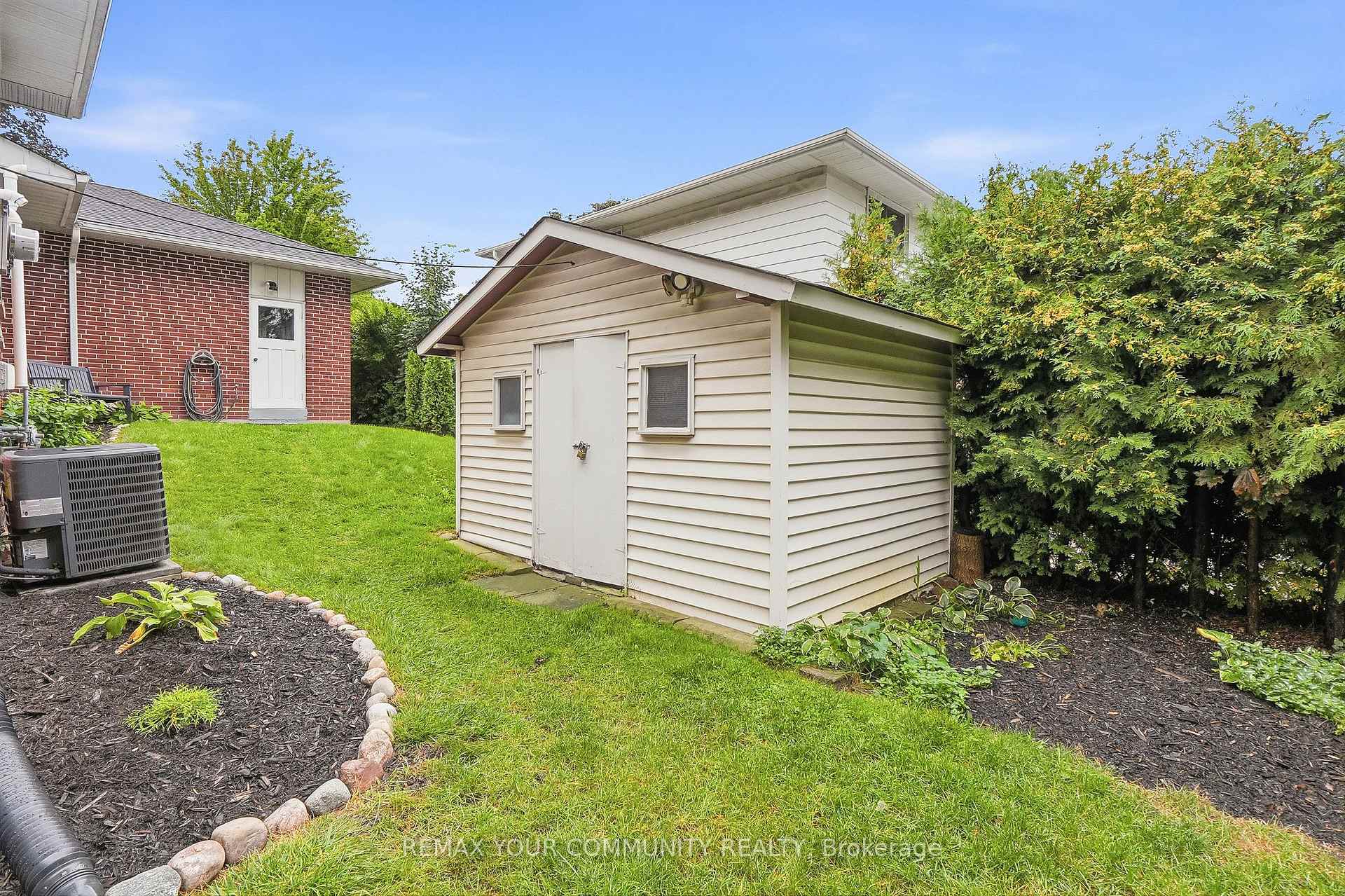 Photo 6 of 20 Ringwood Crescent, North York, Henry Farm — HOMEH